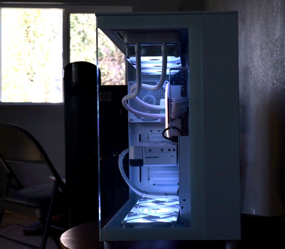 FULL WHITE GAMING PC - RTX 4070 12 GB, Ryzen 7 7800X3D, Liquid Cooling, 4 TB storage, 32 GB RAM