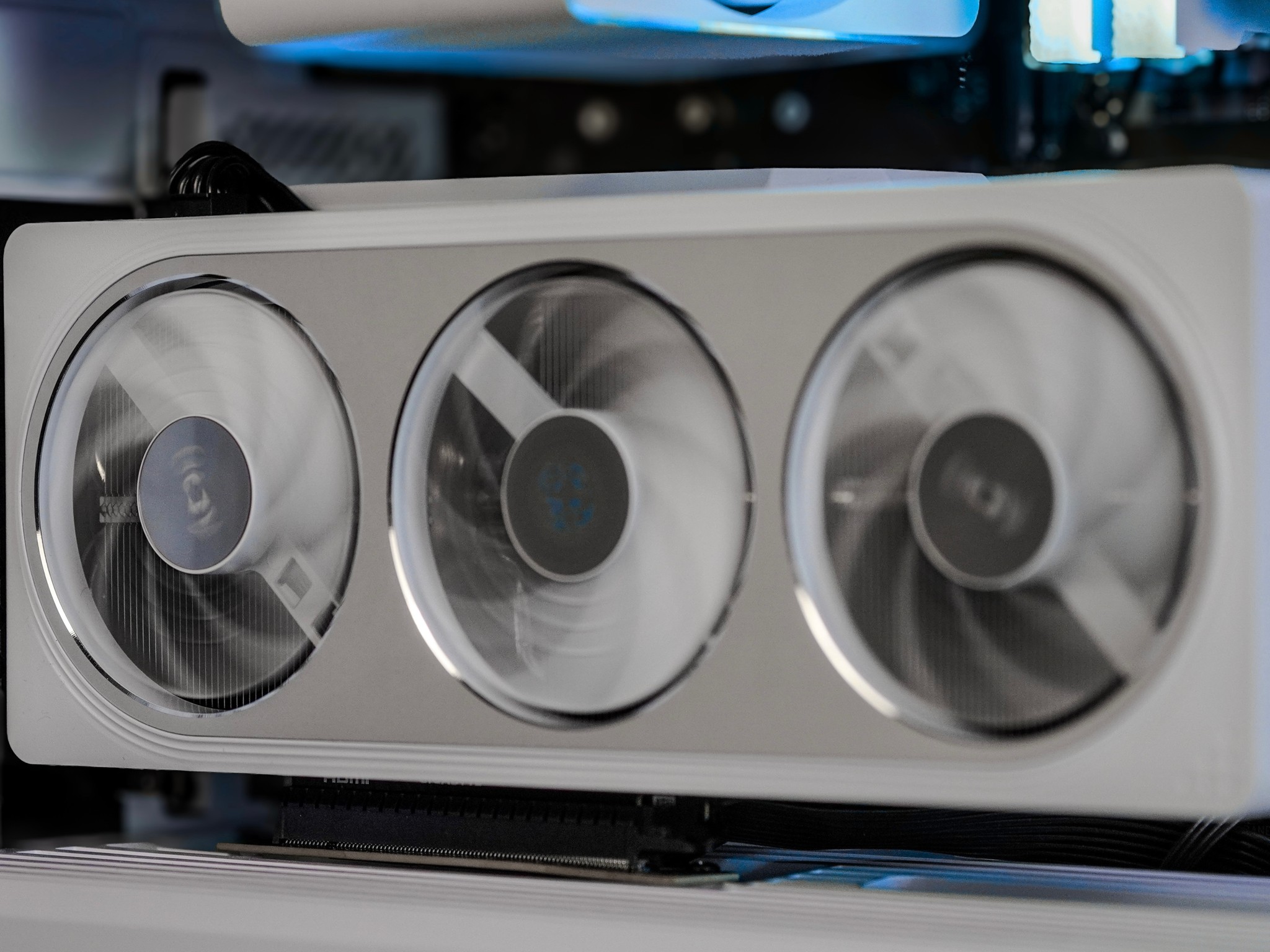 EXT Frost 70X - i5 12400F, RTX 5060 8GB, 32GB DDR4 Ram, 1TB SSD (V1)
