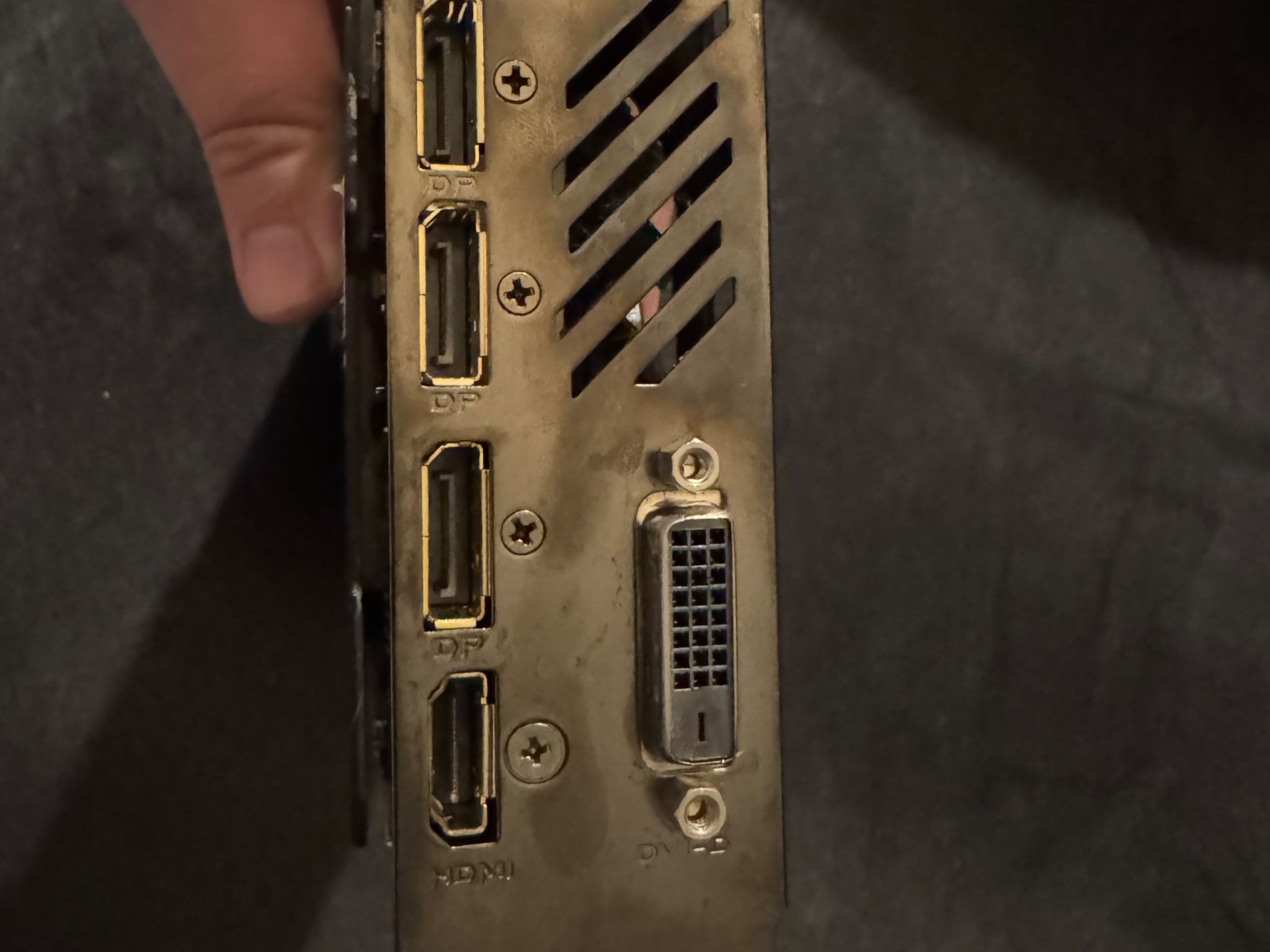 AMAZING CONDITION GIGABYTE GTX 1070 TI 8GB
