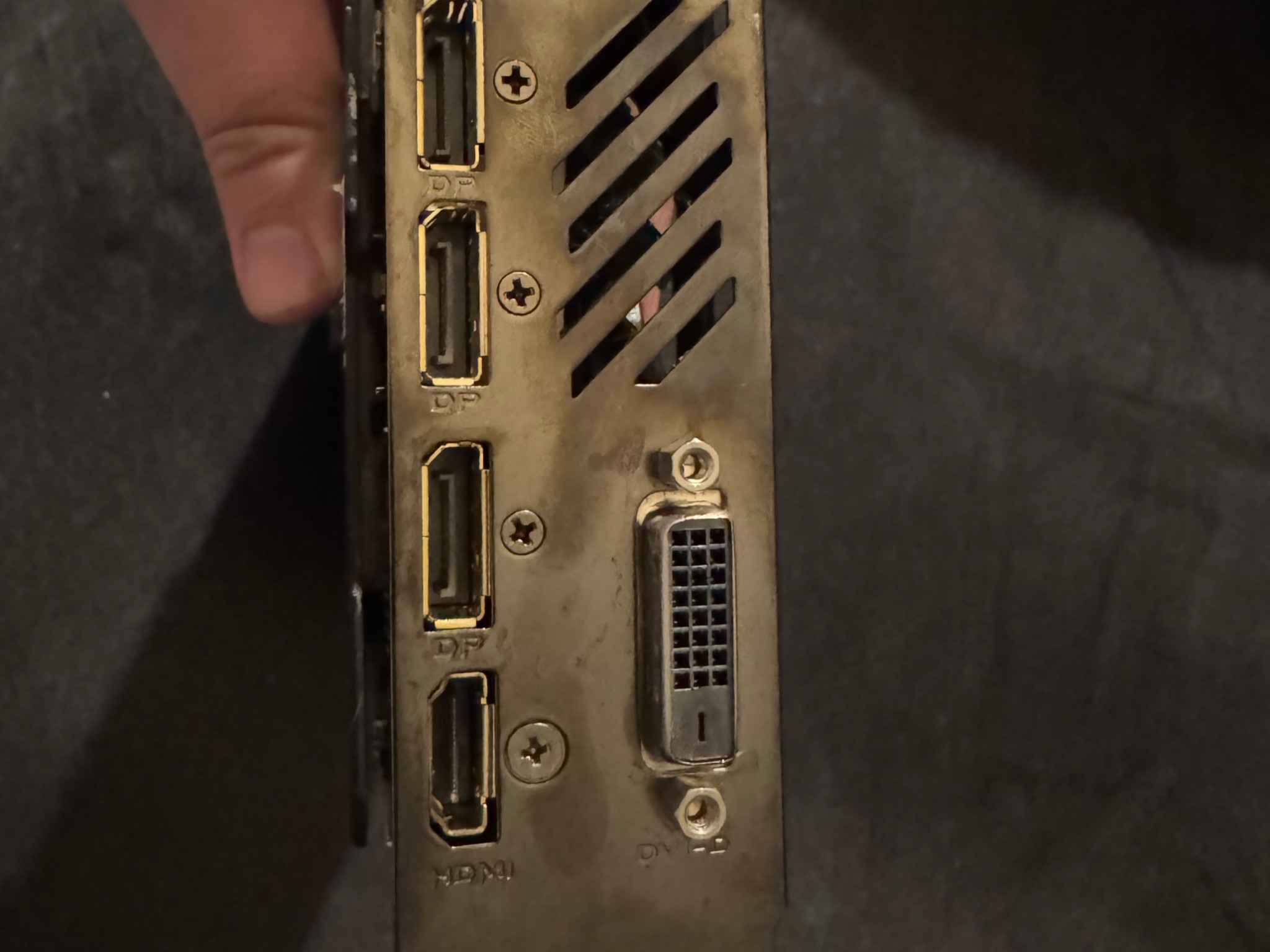 AMAZING CONDITION GIGABYTE GTX 1070 TI 8GB