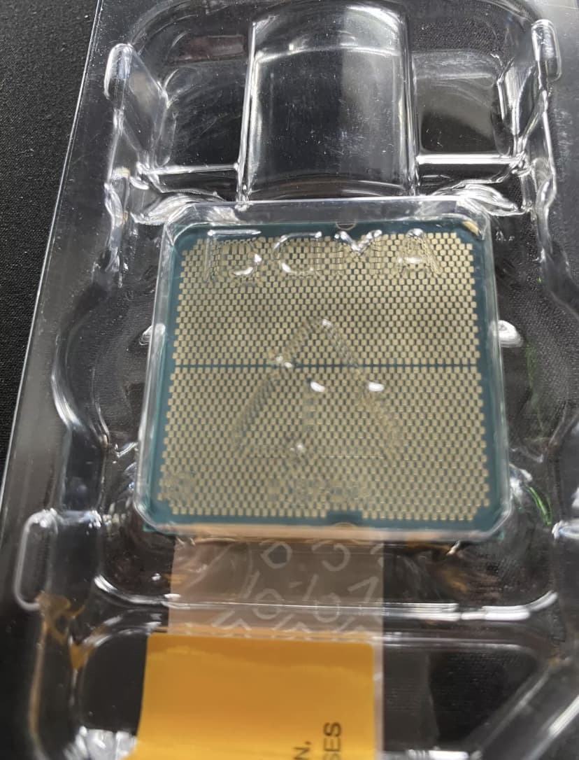 AMD Ryzen 5 7600 Processor (5.1 GHz, 6 Cores, Socket AM5)(NO FAN, NO BOX)