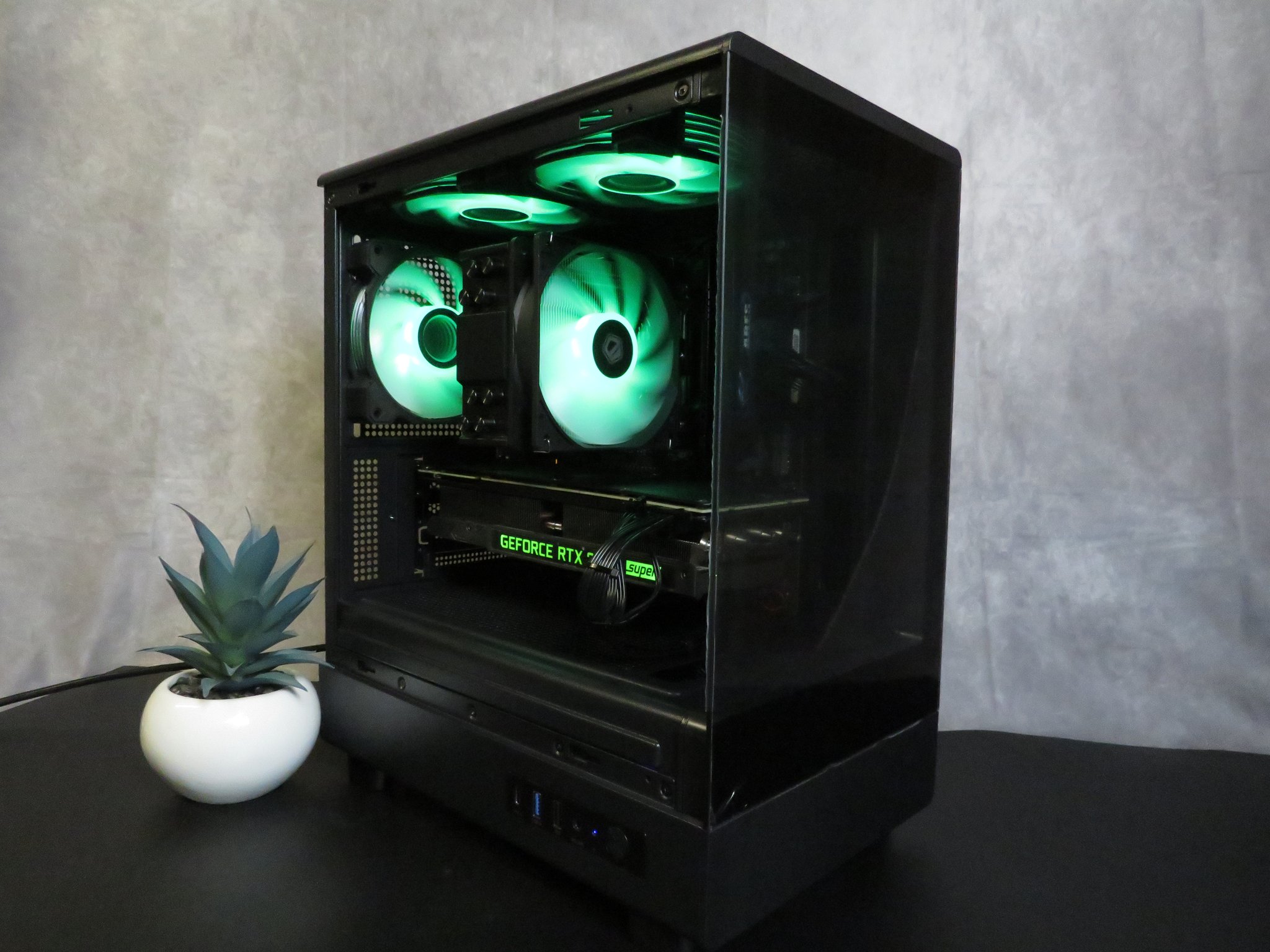 Amazing Mid-Range Gamer: Ryzen 5 3600 + RTX 2080 Super + 16 GB DDR4 + 1 TB SSD