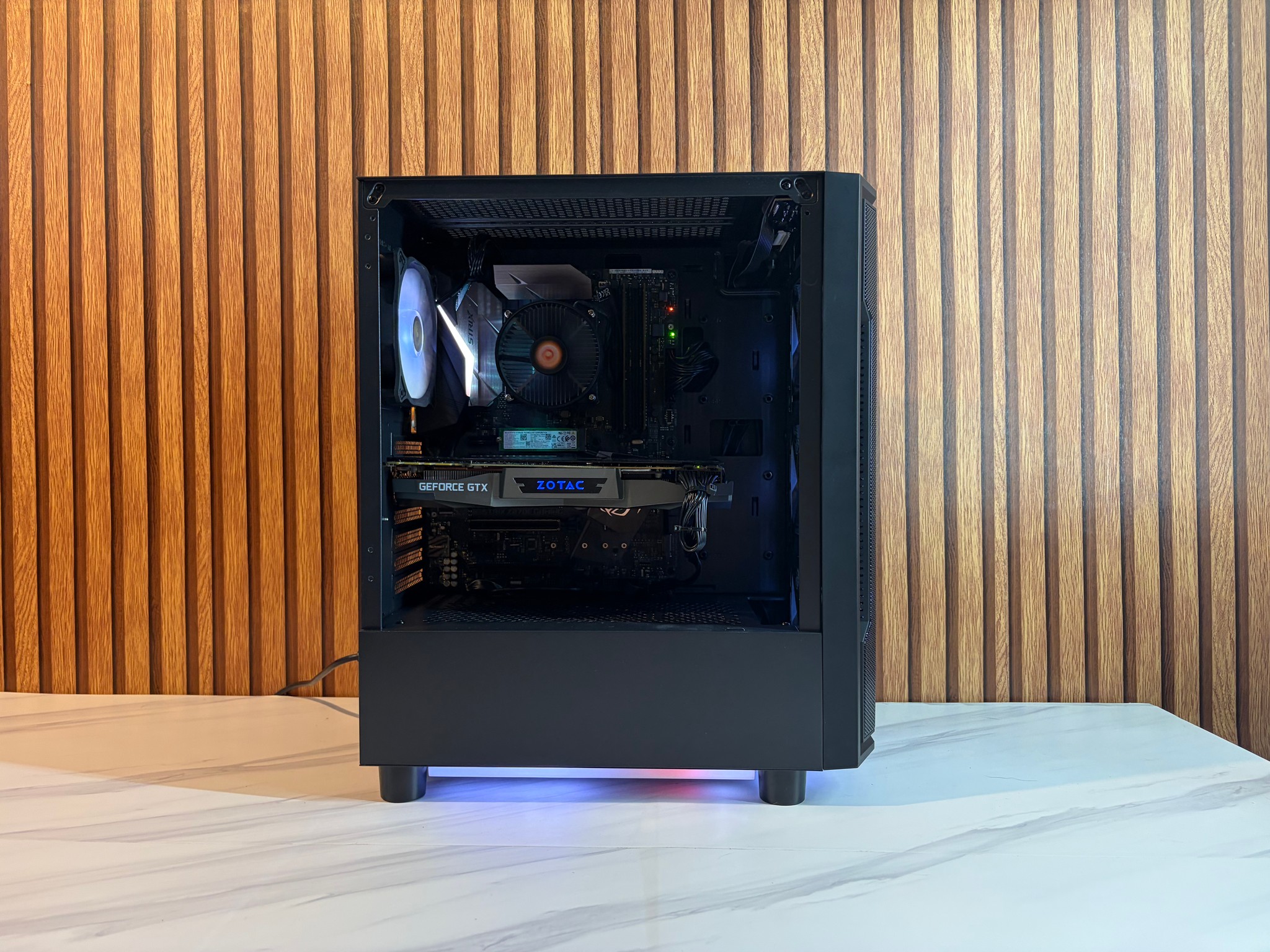 GTX 1080TI 11GB | I7 7700 | 16GB DDR4 | 550W | 256GB NVME