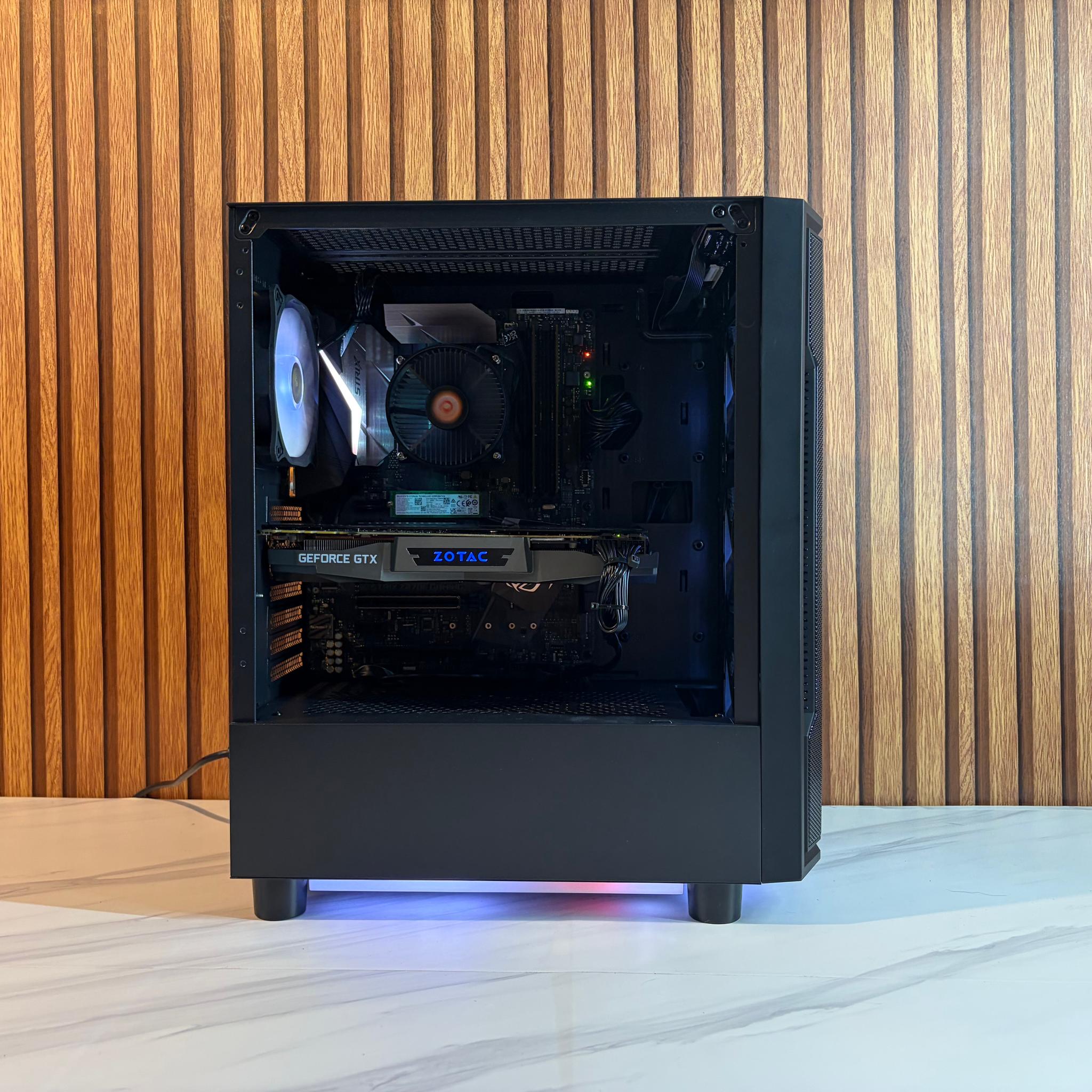 GTX 1080TI 11GB | I7 7700 | 16GB DDR4 | 550W | 256GB NVME