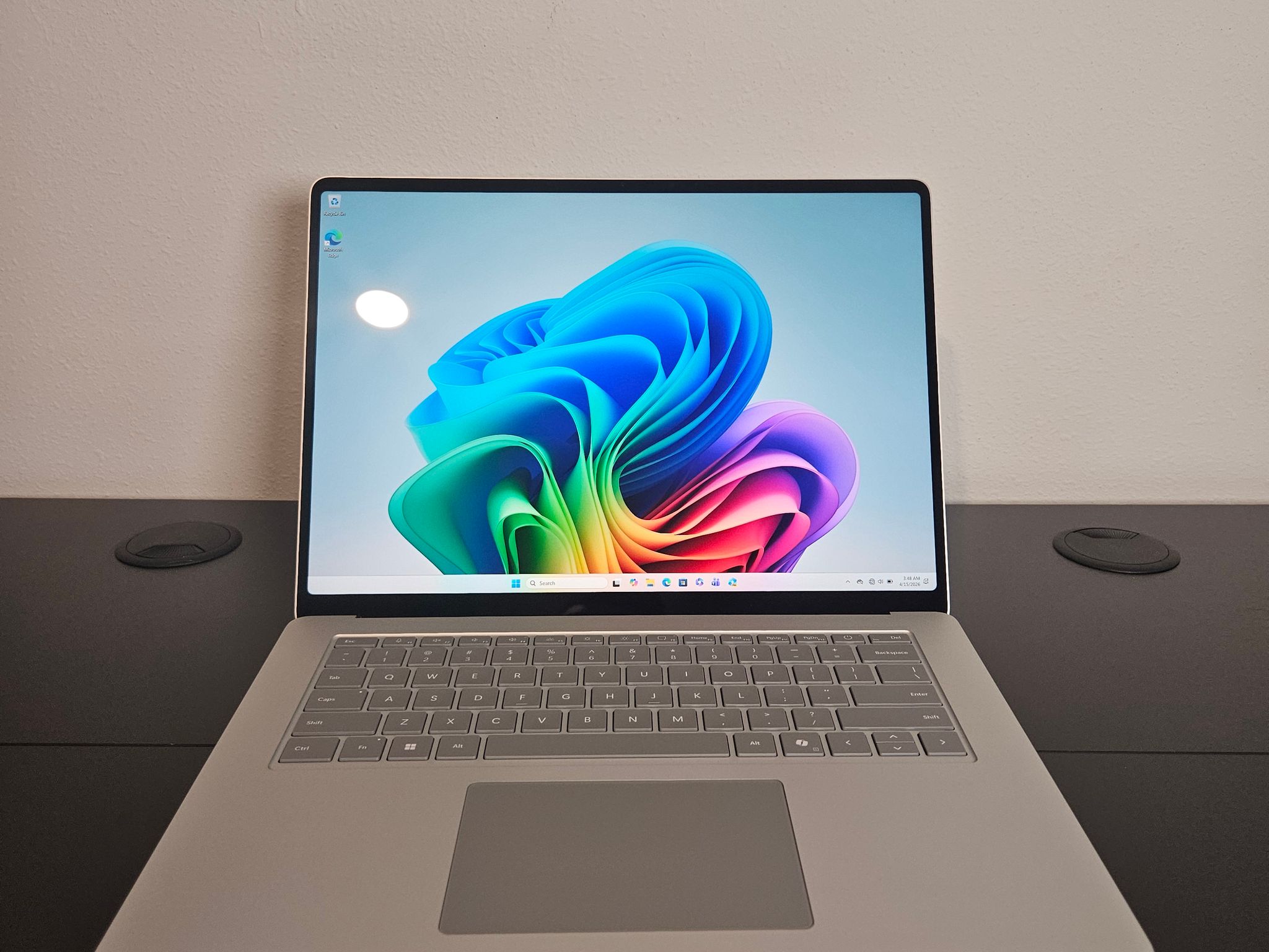 Microsoft Surface Laptop 7th Edition 13.8" Snapdragon X 3.4GHz 16GB RAM 256 GB