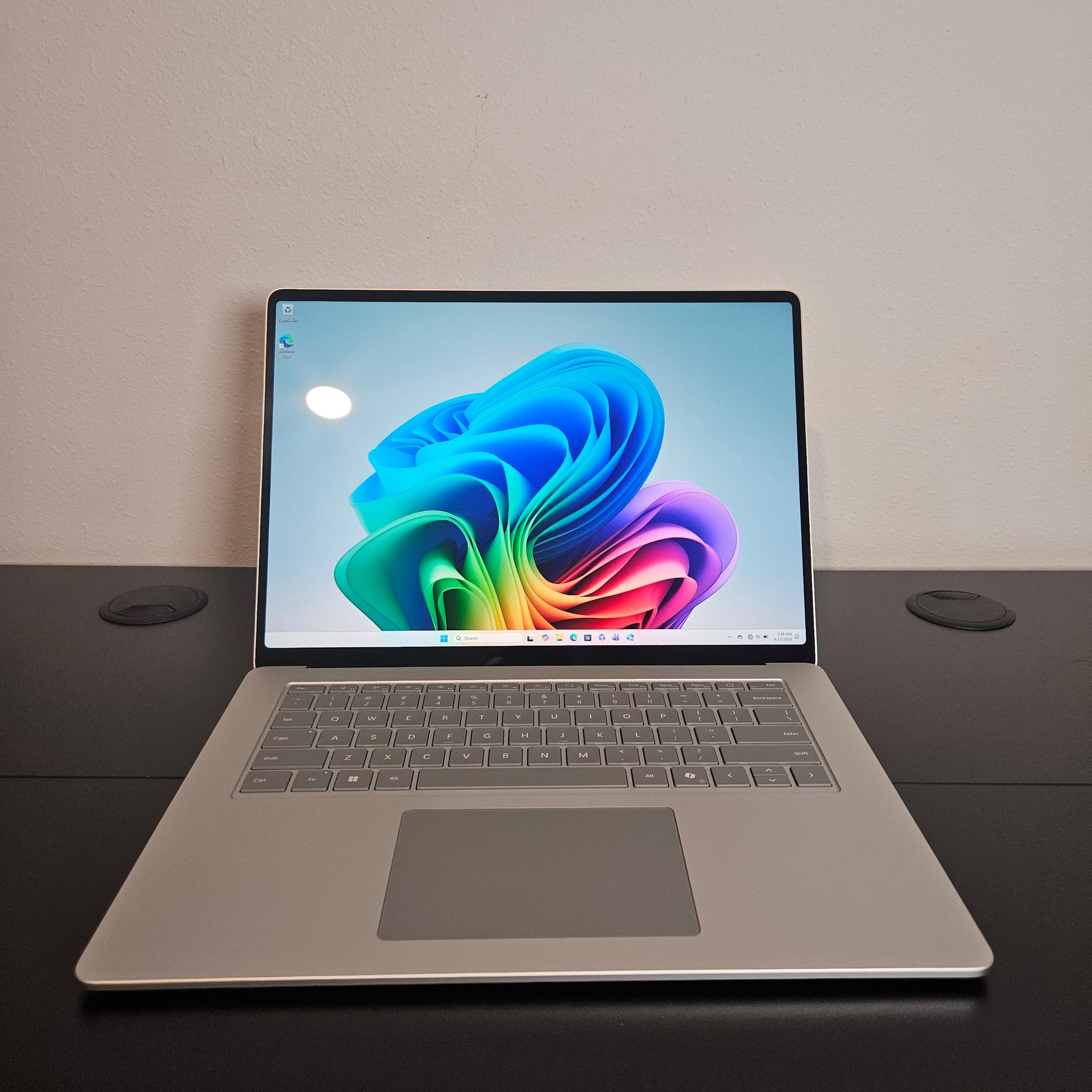 Microsoft Surface Laptop 7th Edition 13.8" Snapdragon X 3.4GHz 16GB RAM 256 GB
