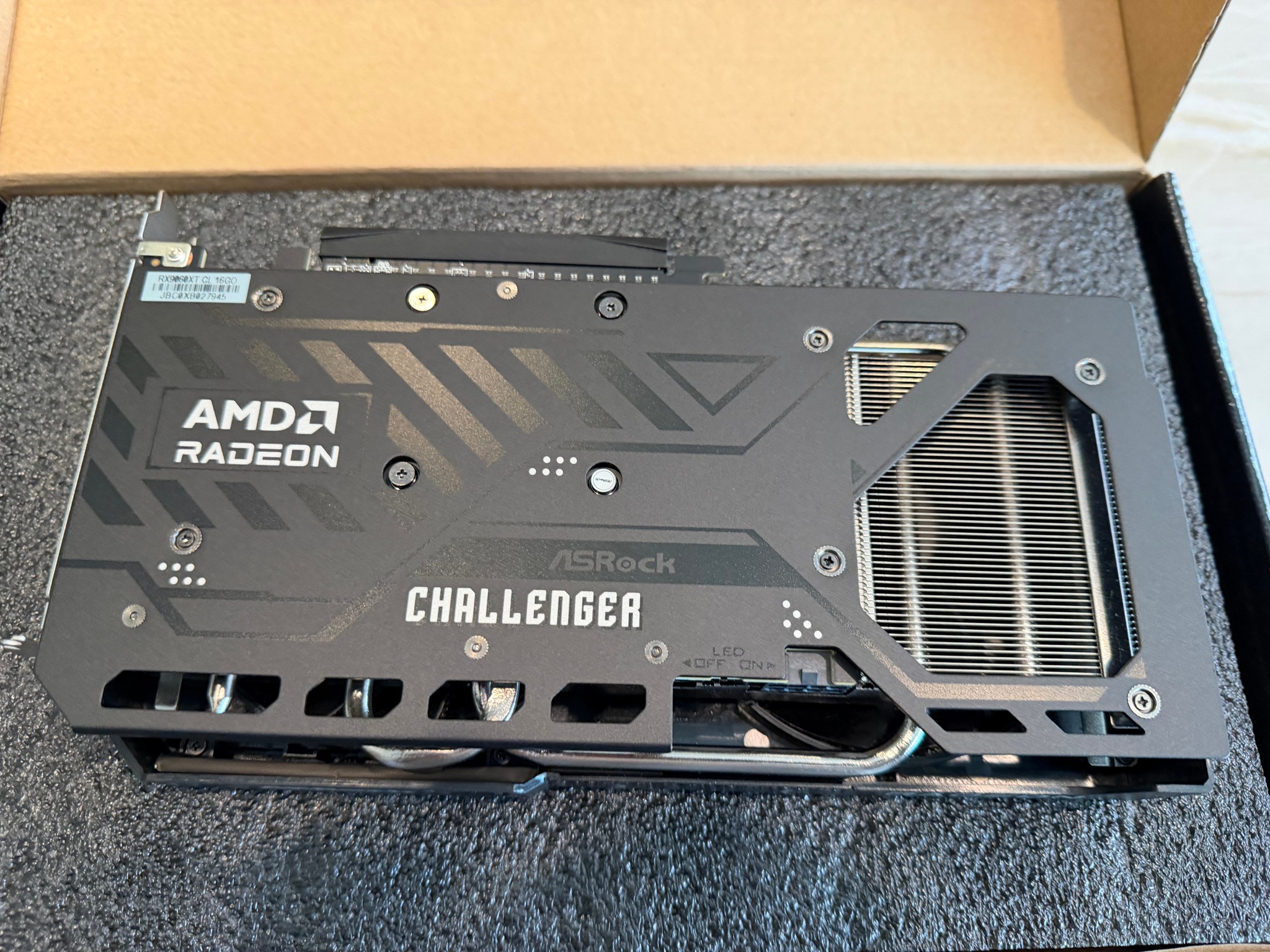 ASRock Challenger Radeon RX 9060 XT 16GB GDDR6 – Original Box