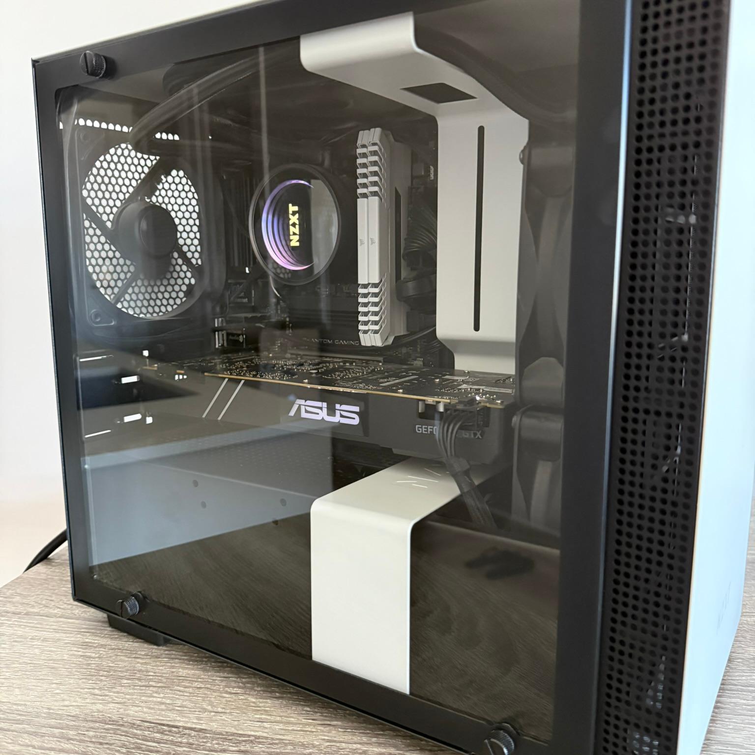 Sleek White Mini Gaming PC: i5-9600K, GTX 1070 Ti, 32GB RAM - Perfect for Esports & Minimalist Setup
