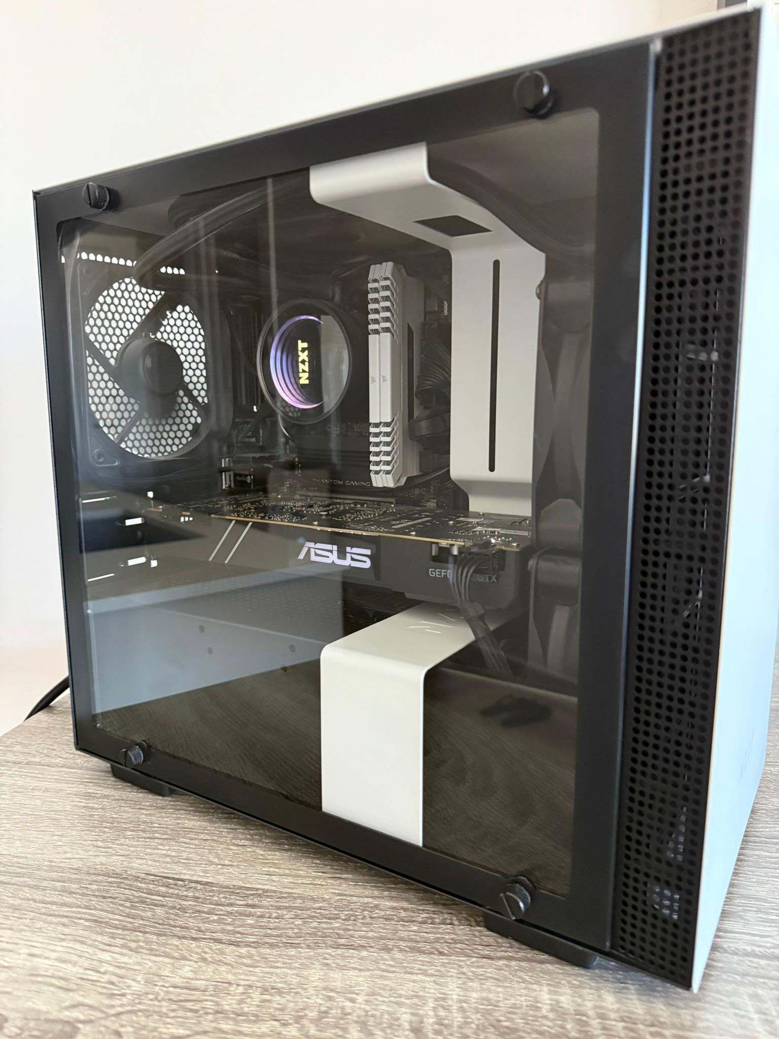 Sleek White Mini Gaming PC: i5-9600K, GTX 1070 Ti, 32GB RAM - Perfect for Esports & Minimalist Setup