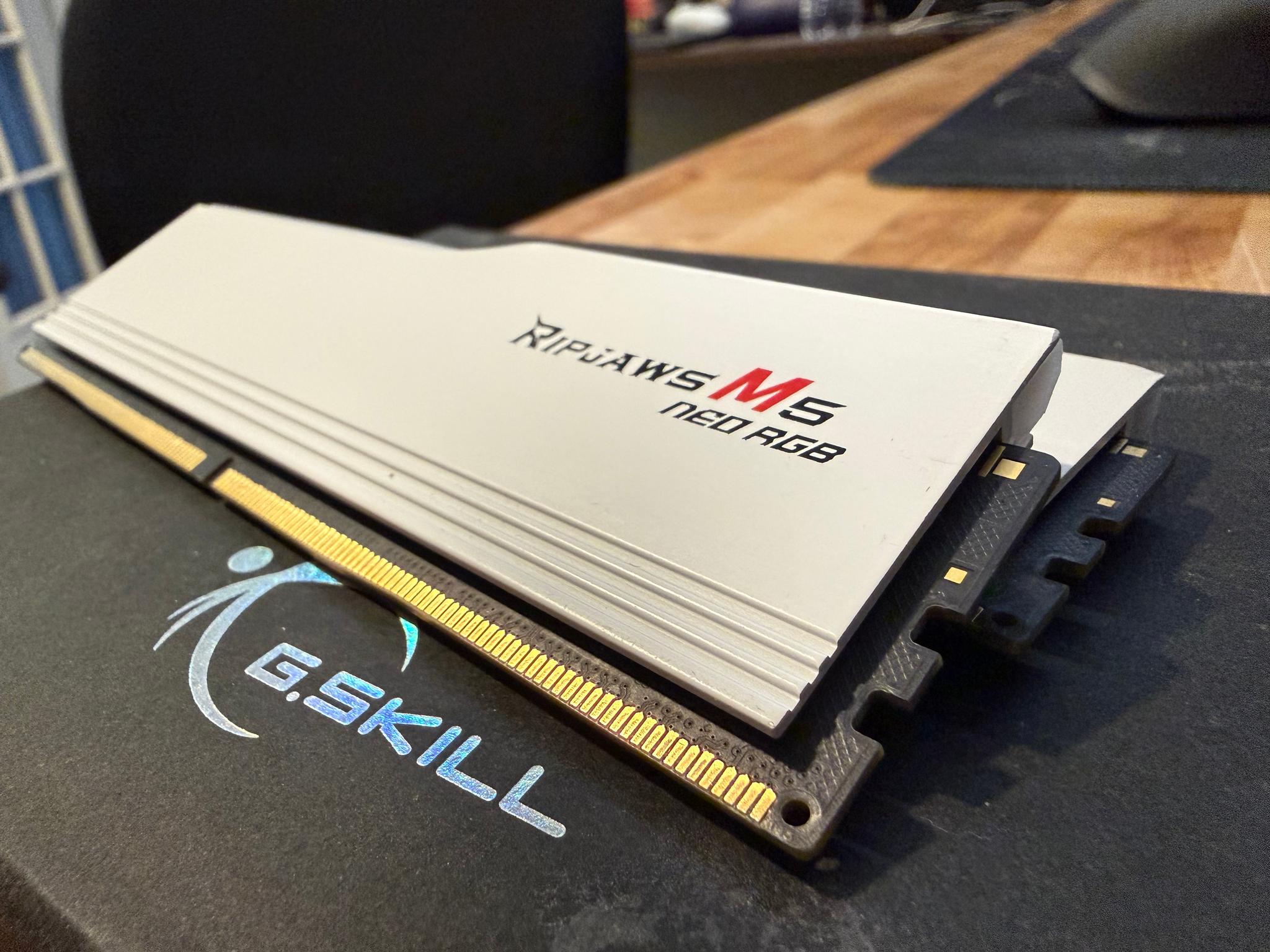 (WHITE) G. Skill RipJaws M5 neo RGB 32GB Kit (16x2)