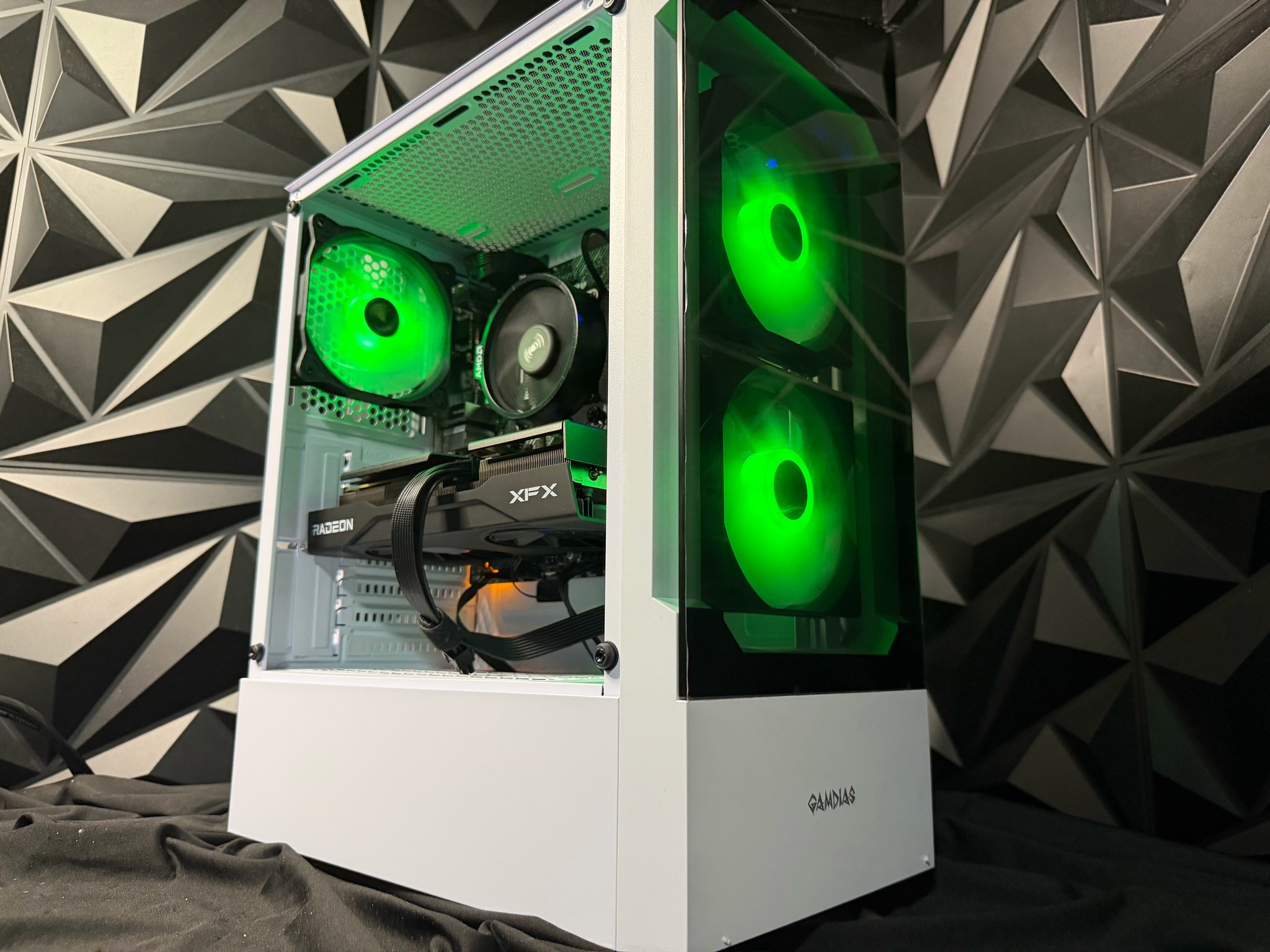 🐼🤍 GLASS PANDA 🤍🐼 Ryzen 5 5500| RX 9060XT| 16 GB DDR4| 750GB NVMe| 650W PSU