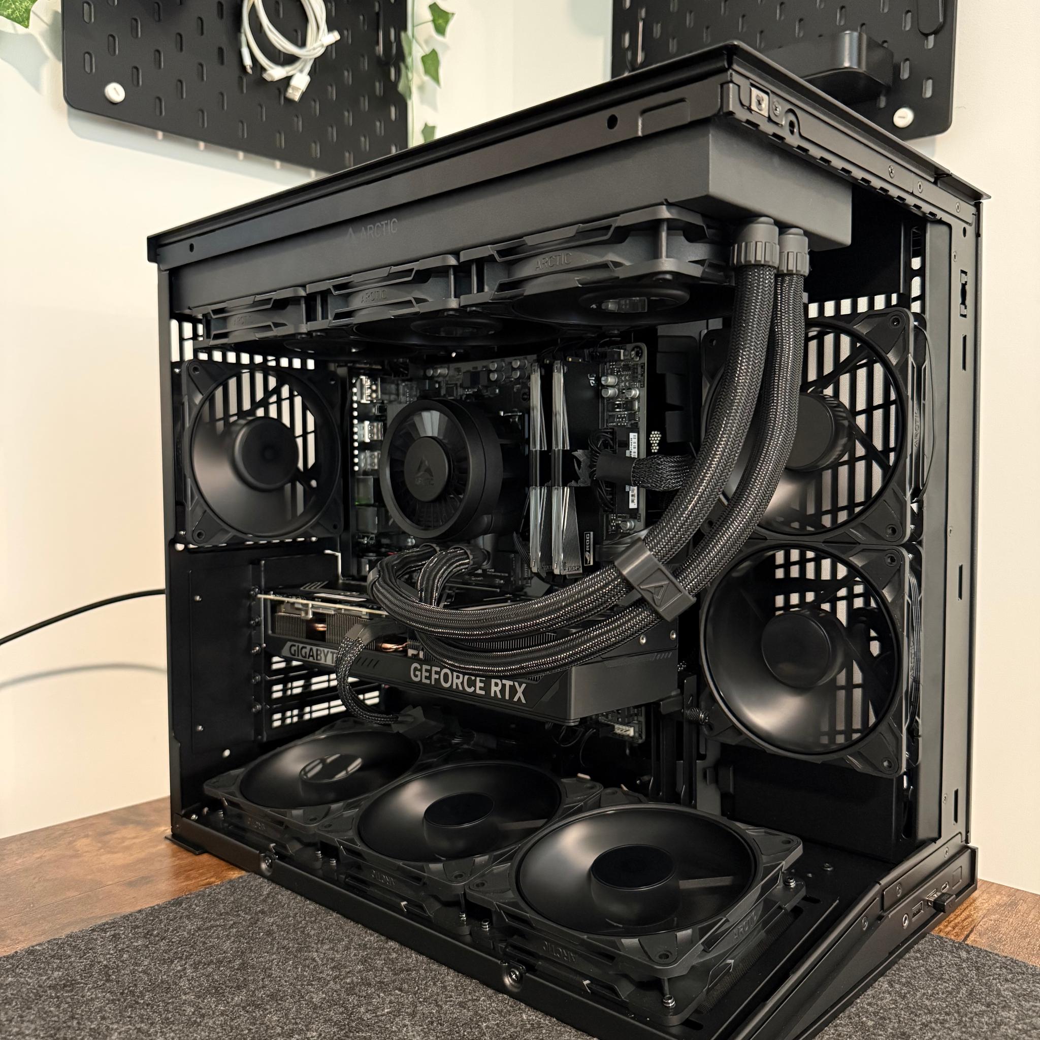 5070 12 GB | 9700x | 32 GB DDR5 | 1 TB M.2 4.0 | 10 x 3000 RPM Artic Fans | CUSTOM BLACK GAMING PC
