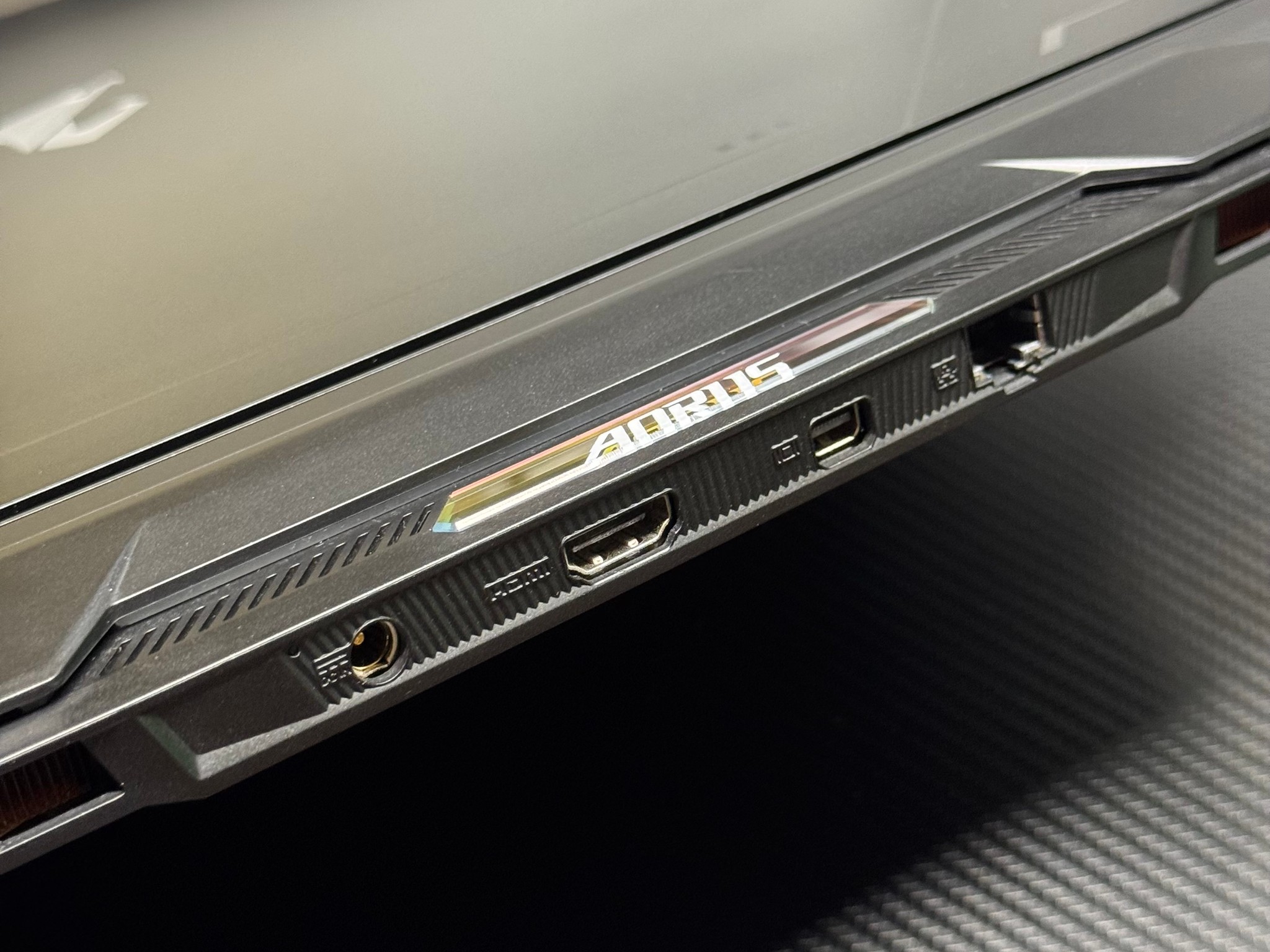 RTX 4080 / i9-14900HX / 32GB DDR5 Ram / 2TB SSD / 240Hz refresh rate