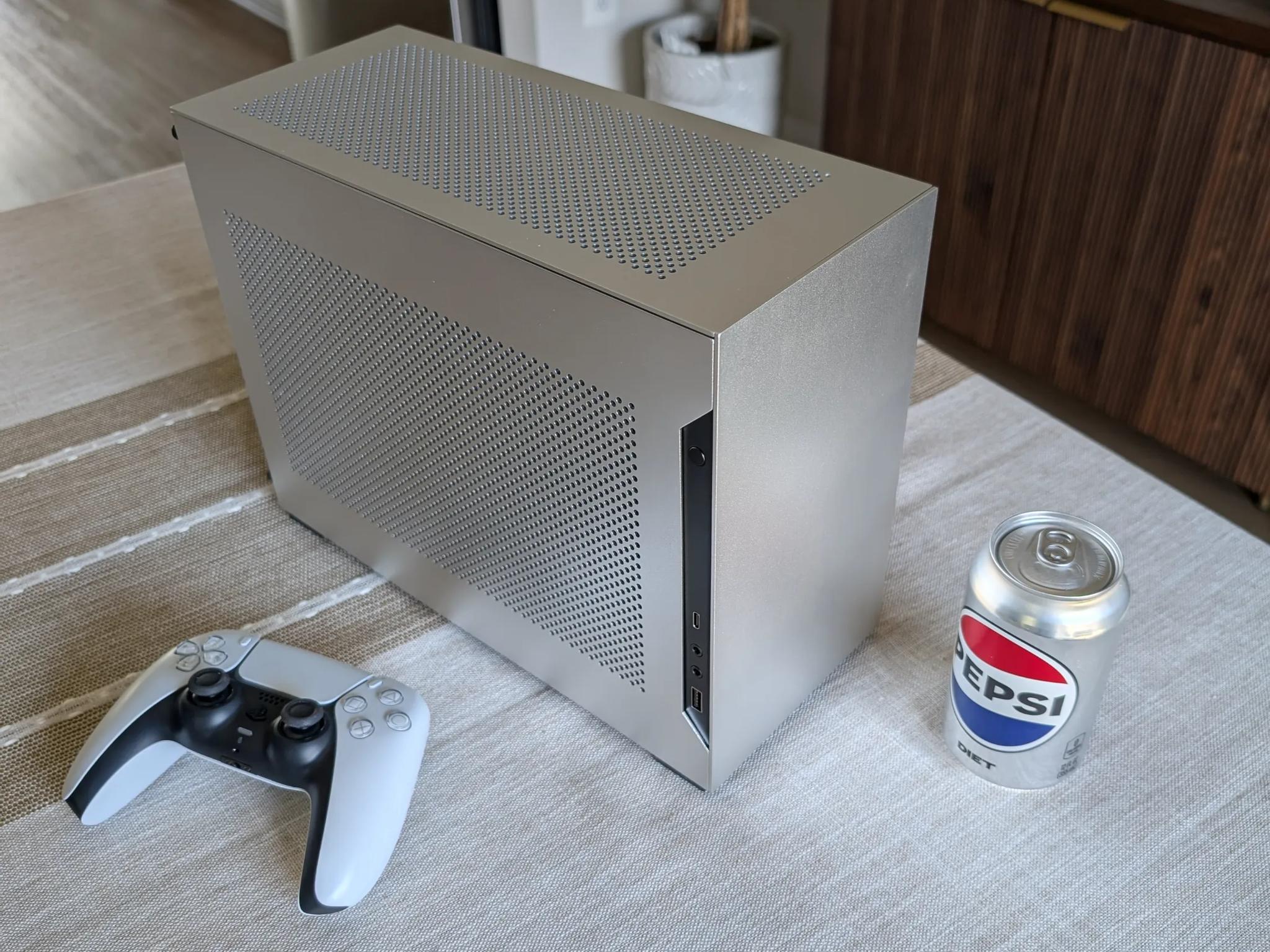 Tiny Powerhouse Gaming PC - Lian Li Dan A4-H2O Mini ITX build - 5070 Ti