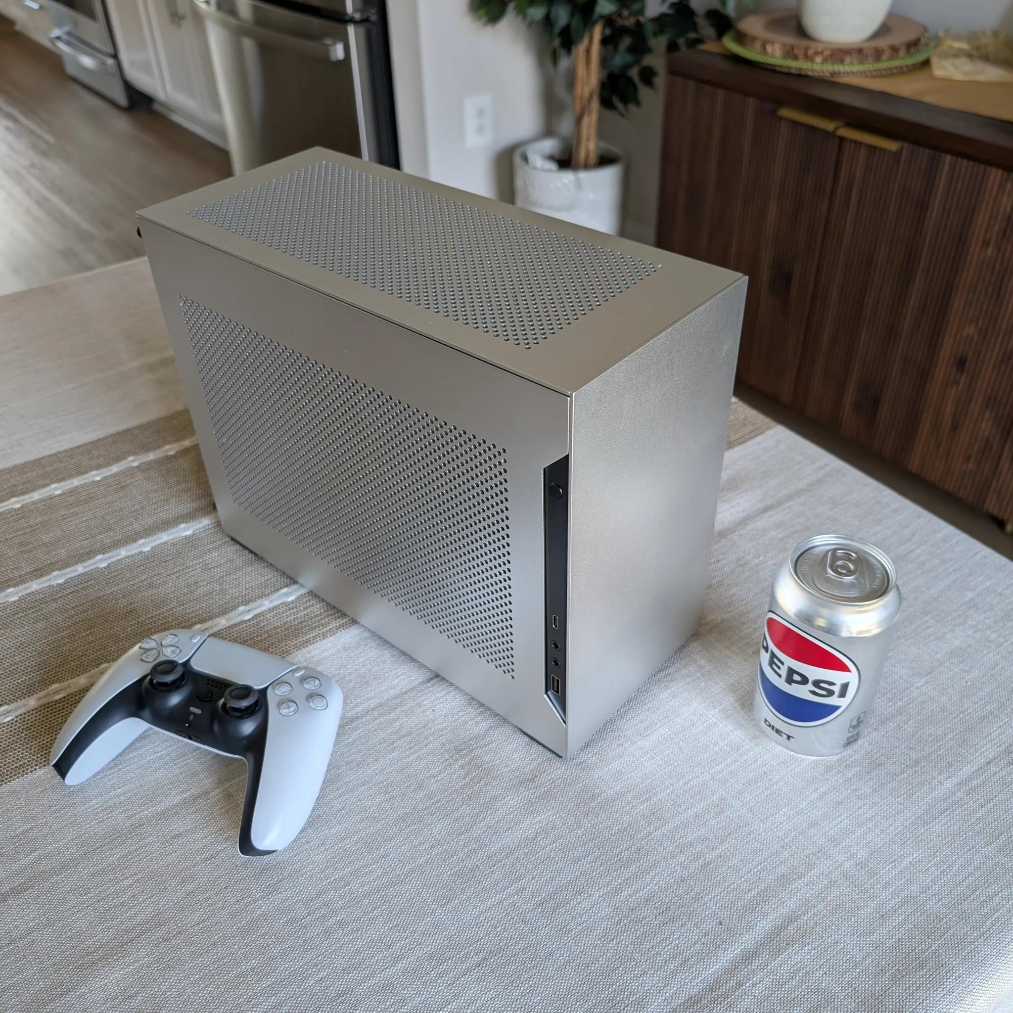 Tiny Powerhouse Gaming PC - Lian Li Dan A4-H2O Mini ITX build - 5070 Ti