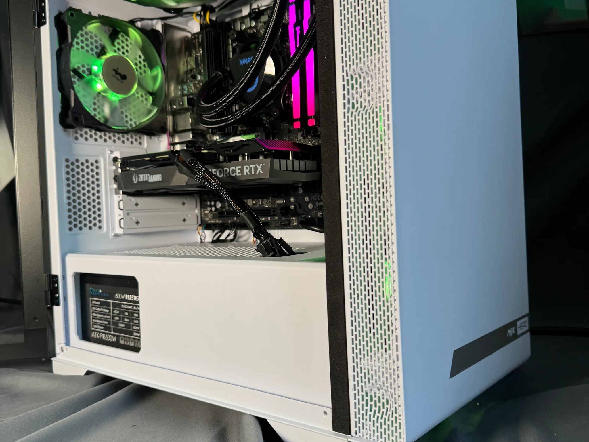 RTX 4060 Ryzen 5 7600 Gaming PC