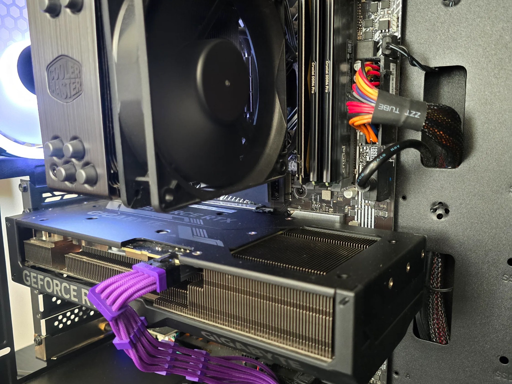 I5-10600k | RTX 4070 | 72GB DDR4 | 1.5TB SSD - Gaming PC