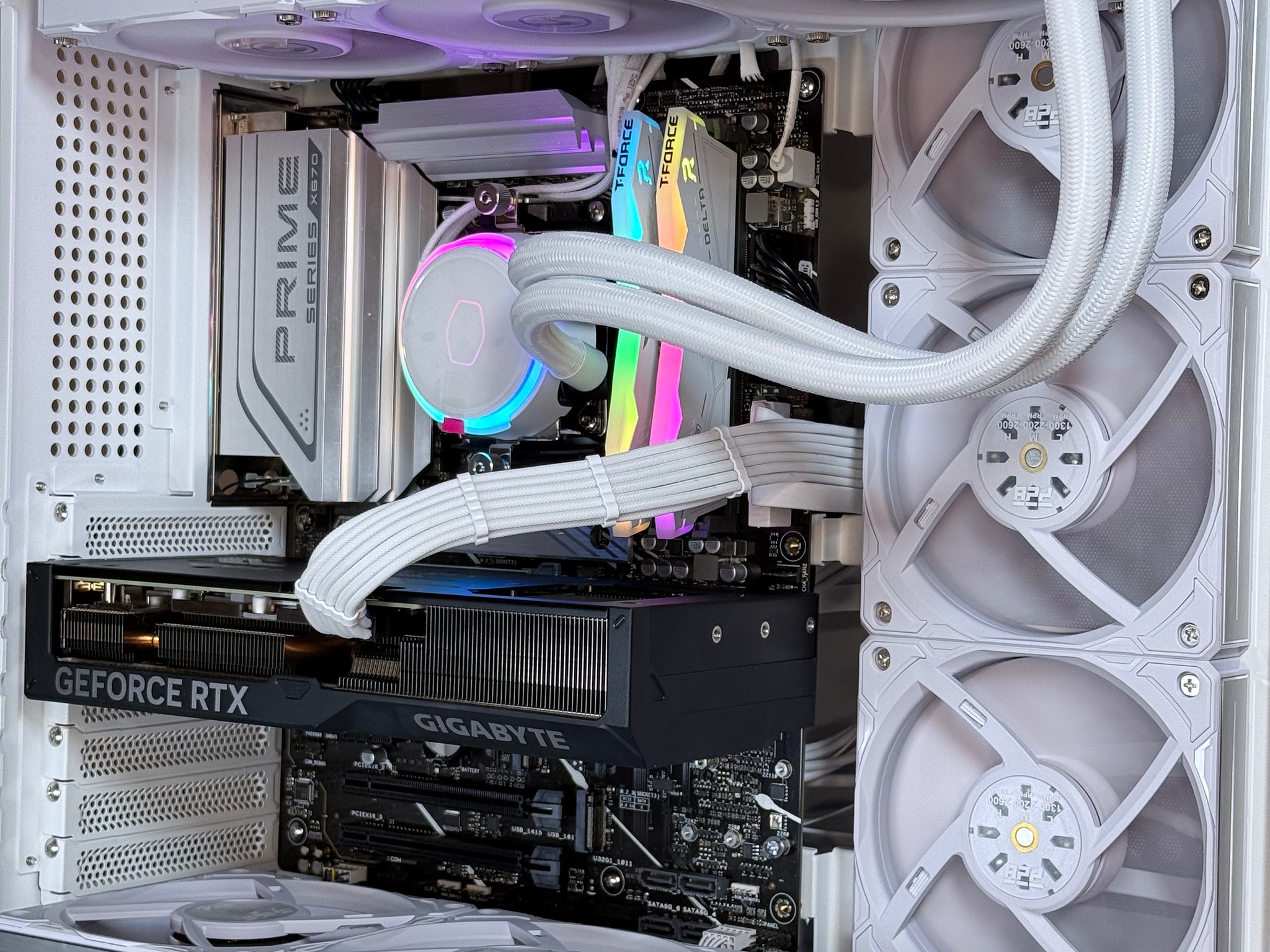 Manganese III R5 7600X RTX 4070 Super 32GB DDR5 6000 2TB PCIE 4.0 NVME