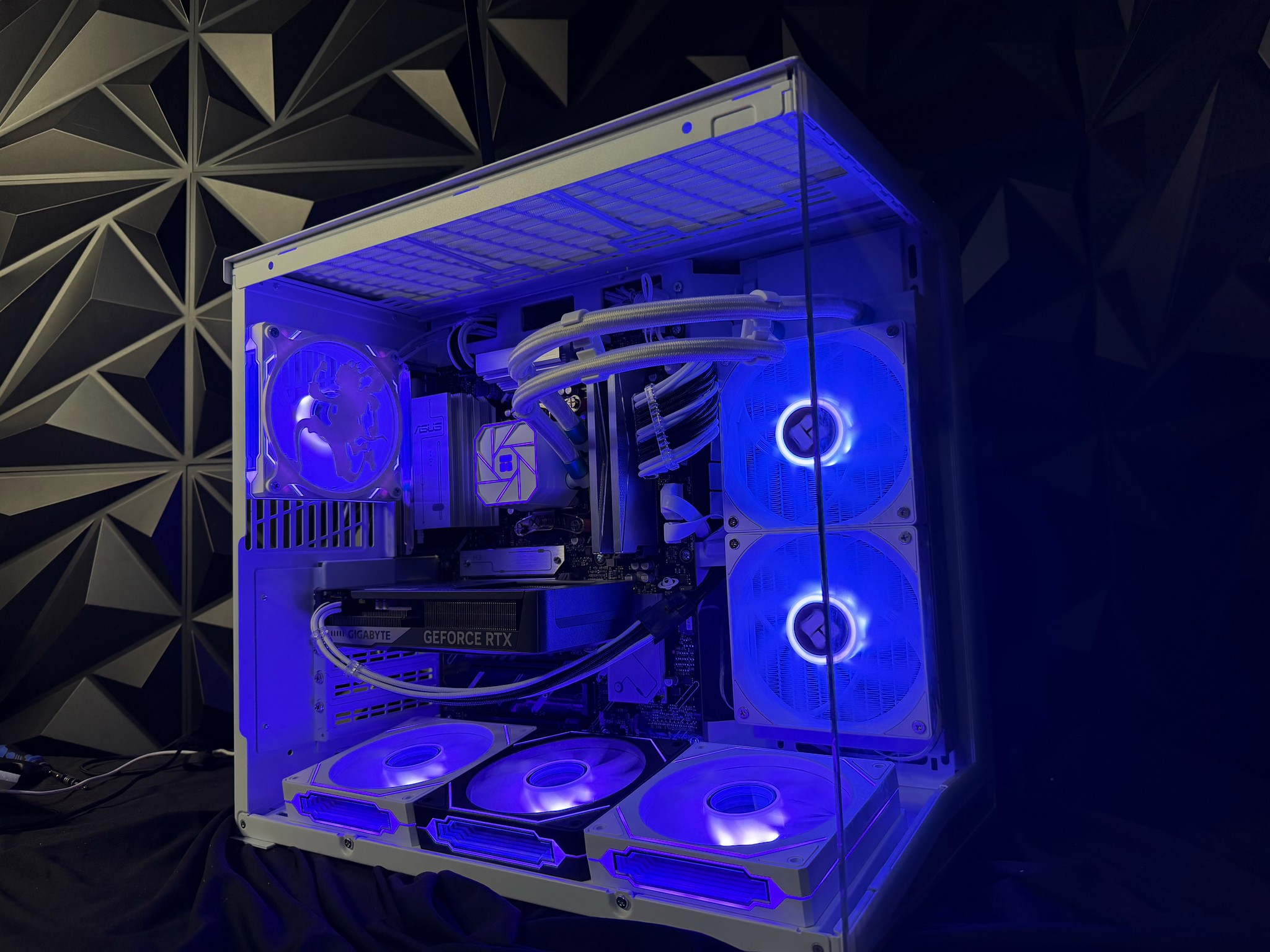 🏴‍☠️ Luffy Gear 5 🏴‍☠️ Ryzen 5 9600X|  RTX 5060| 32 GB DDR5| 1 TB NVMe