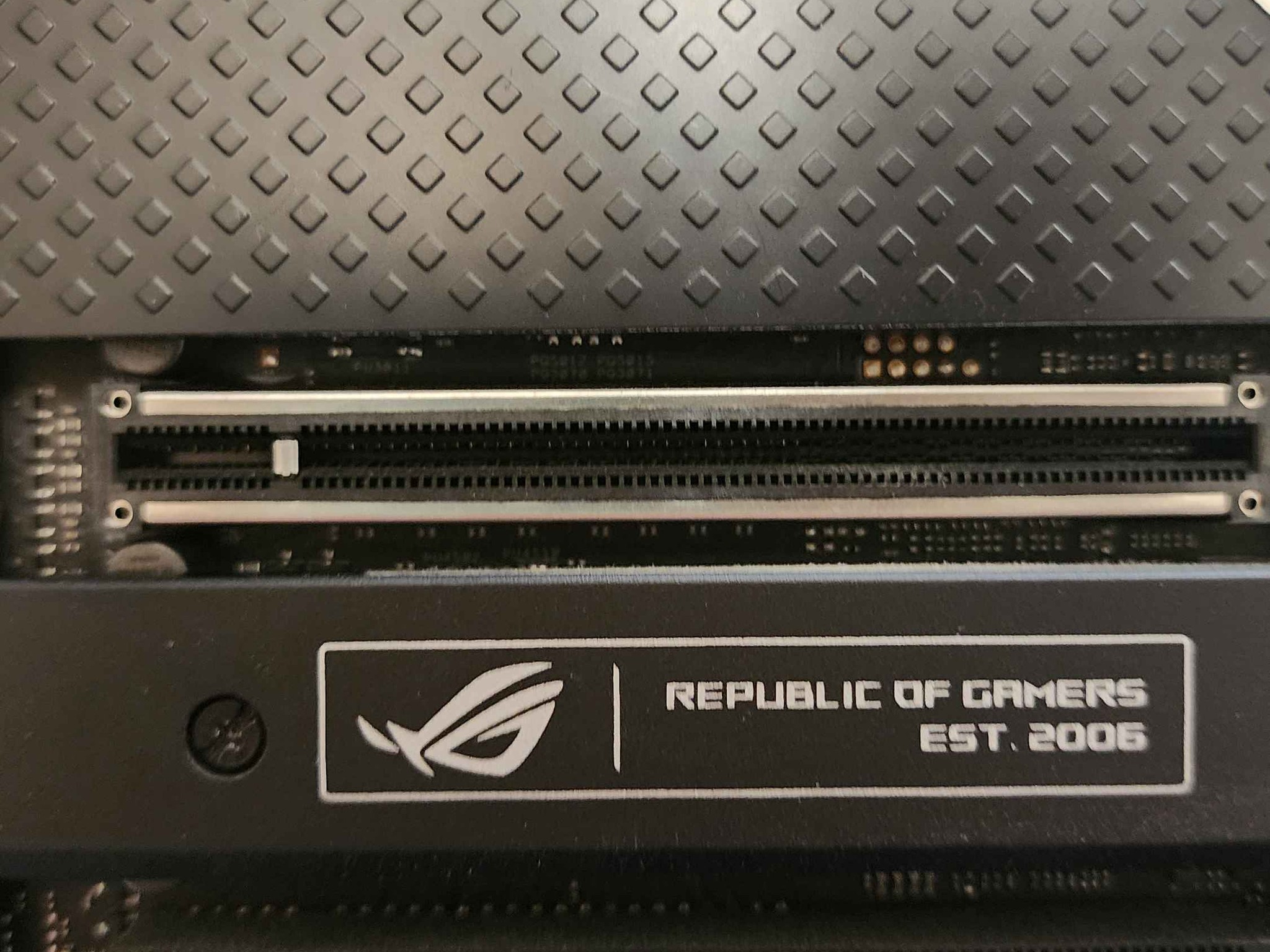 ASUS ROG MAXIMUS Z690 HERO Motherboard + Intel i9-12900K CPU