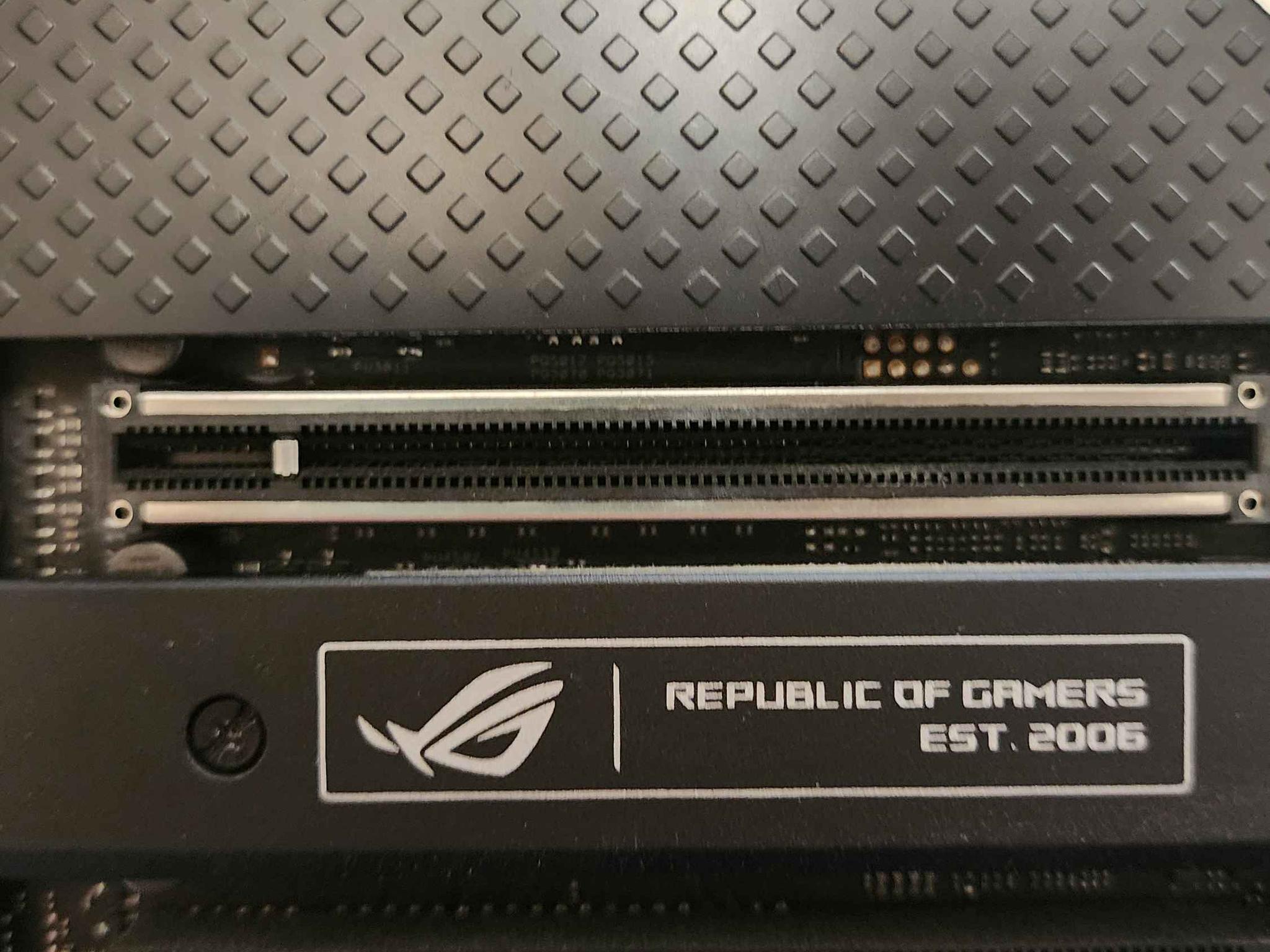 ASUS ROG MAXIMUS Z690 HERO Motherboard + Intel i9-12900K CPU