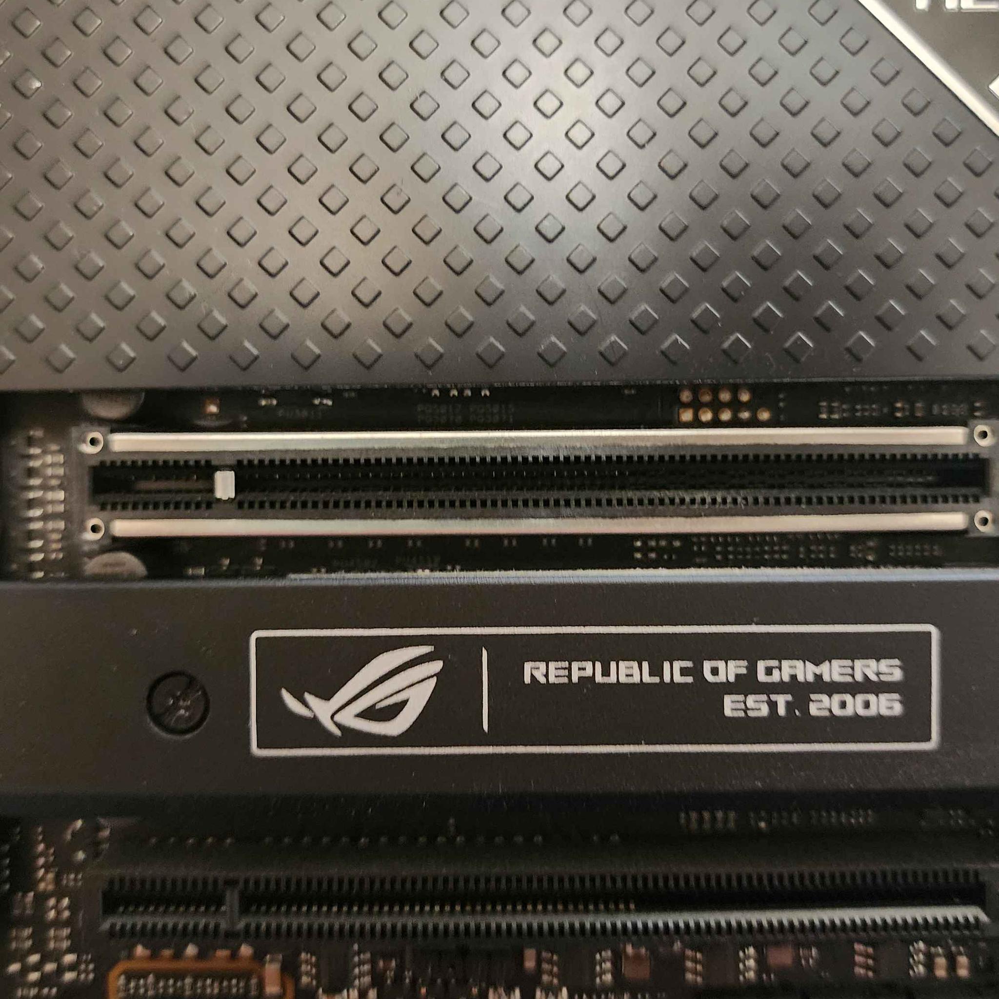 ASUS ROG MAXIMUS Z690 HERO Motherboard + Intel i9-12900K CPU