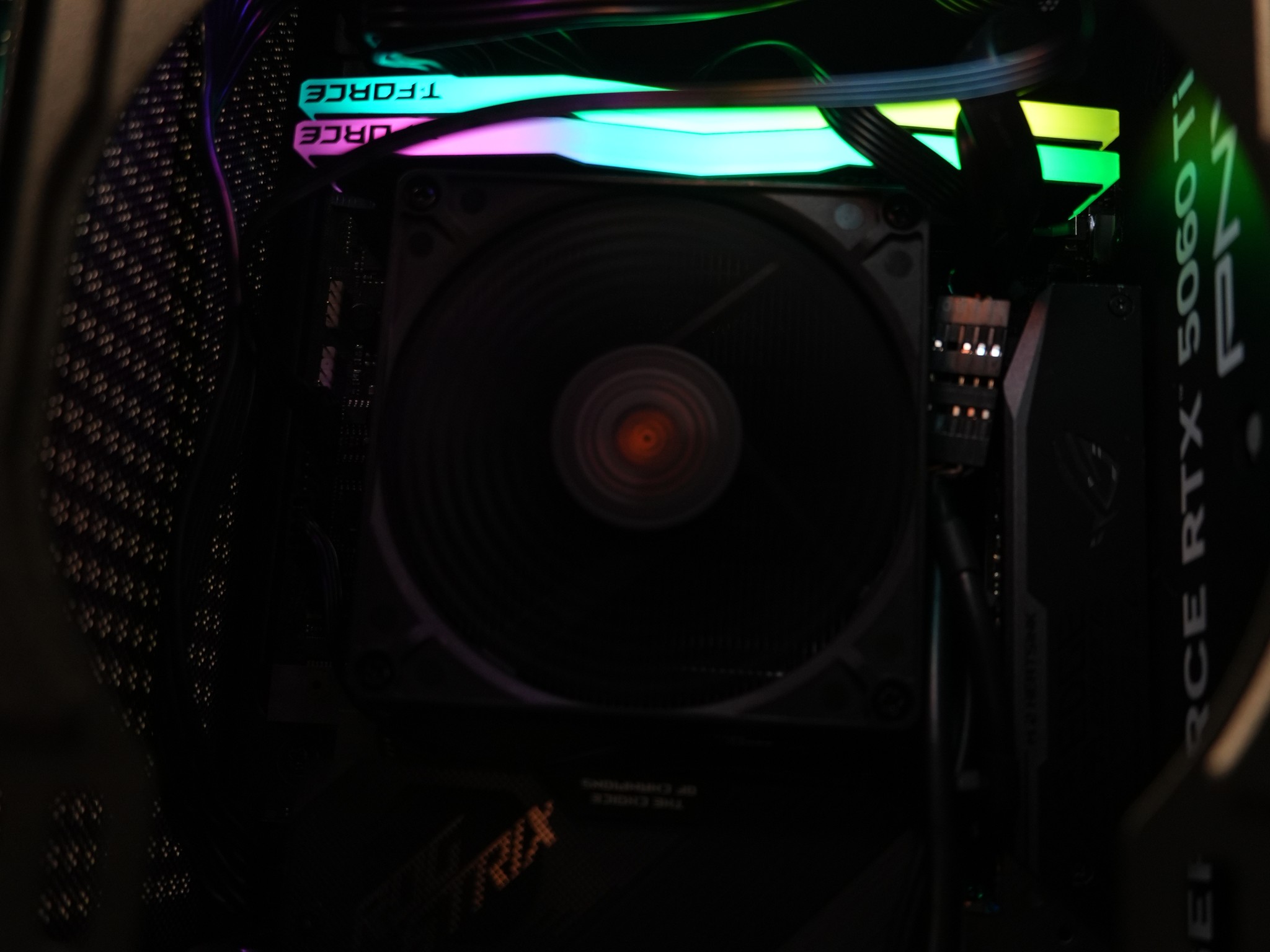 Looming Tower II | RYZEN 5 5600X | RTX 5060 TI 8G | 32GB DDR4 | 1TB NVME | WINDOWS 11 PRO + WIFI.BT