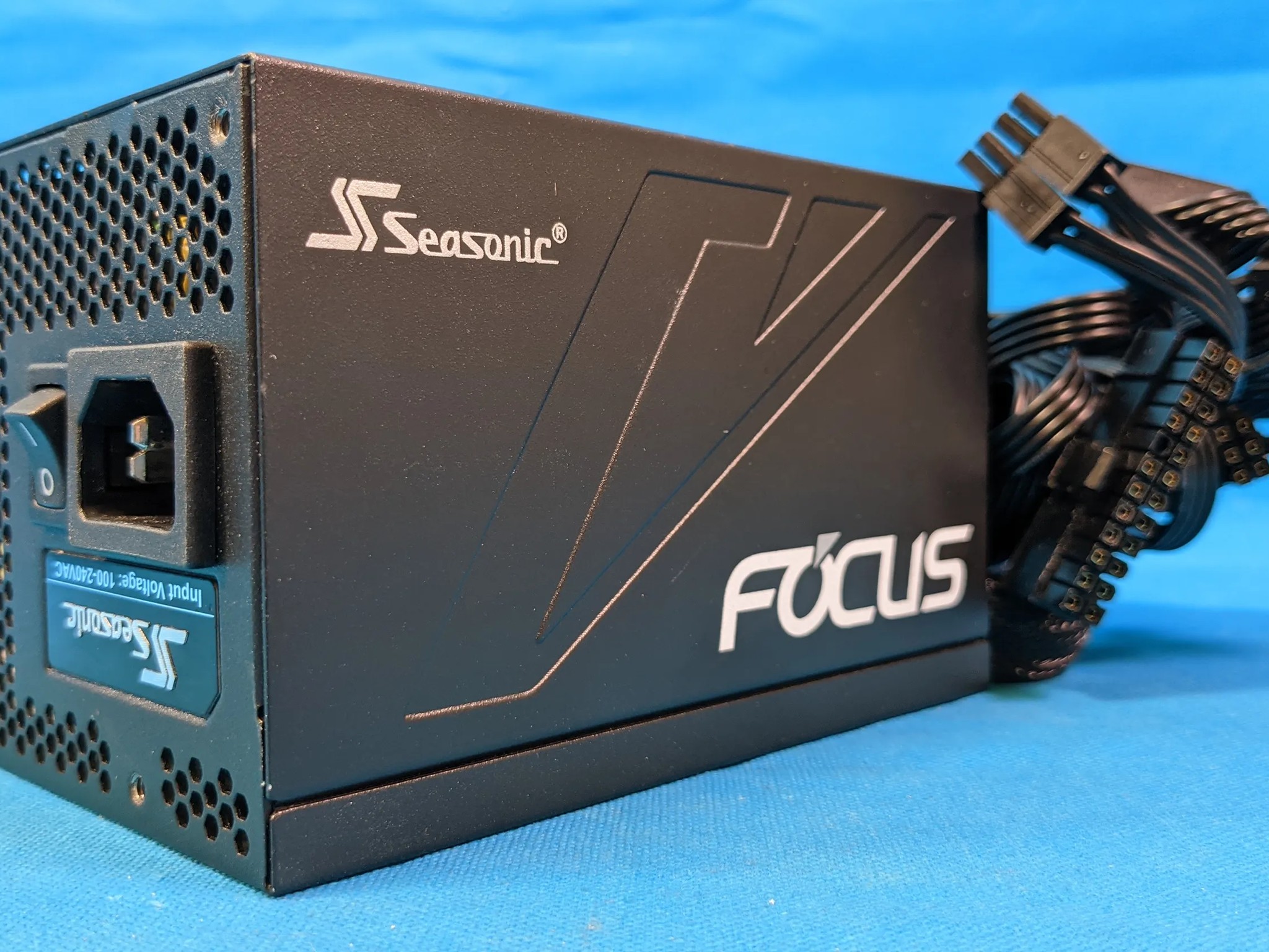 SeaSonic Focus GM-650 650W Semi-Modular 80 PLUS Gold ATX Desktop Power Supply SSR-650FM