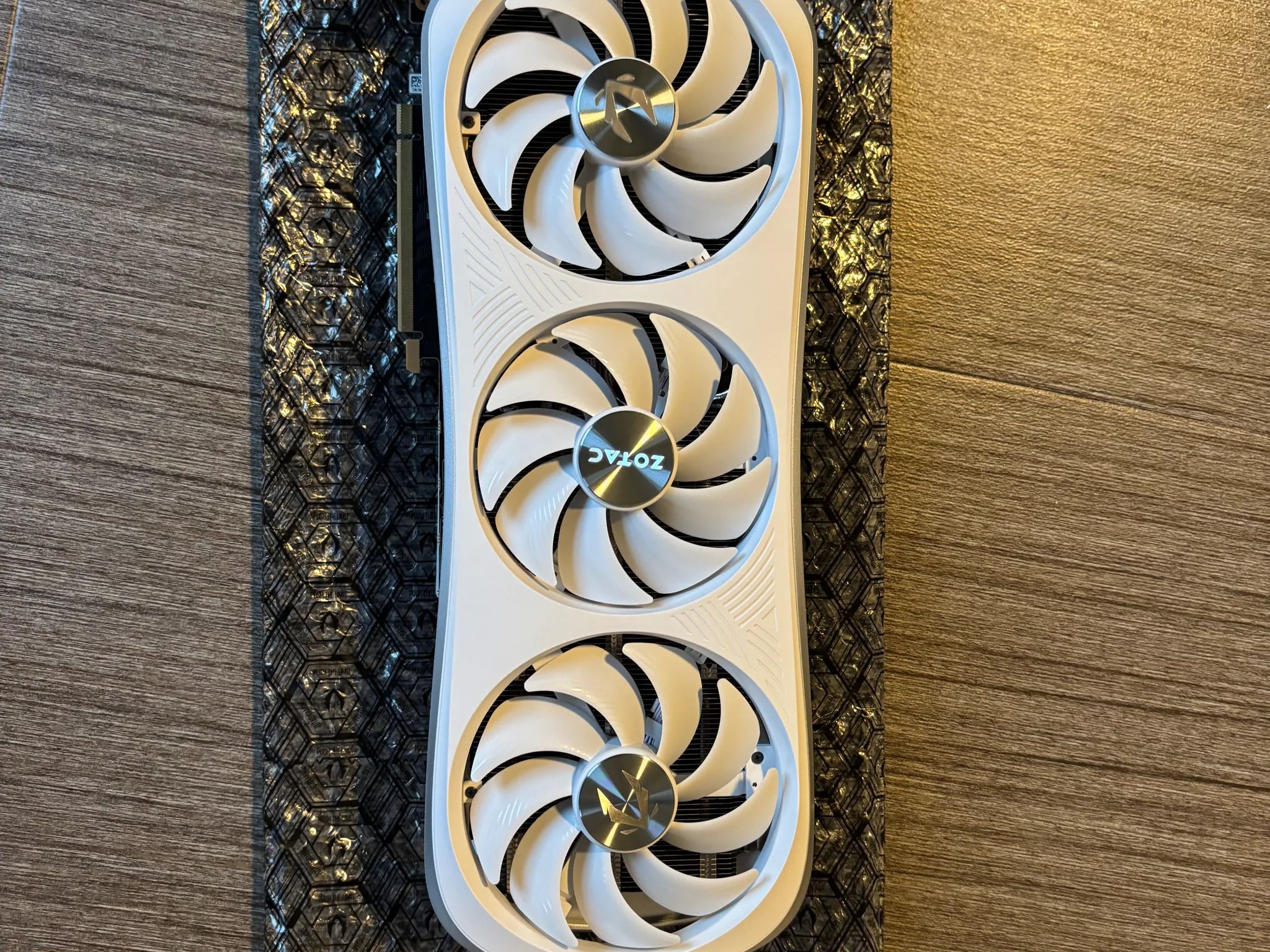 ZOTAC GAMING GeForce RTX 4090 Trinity OC White Edition