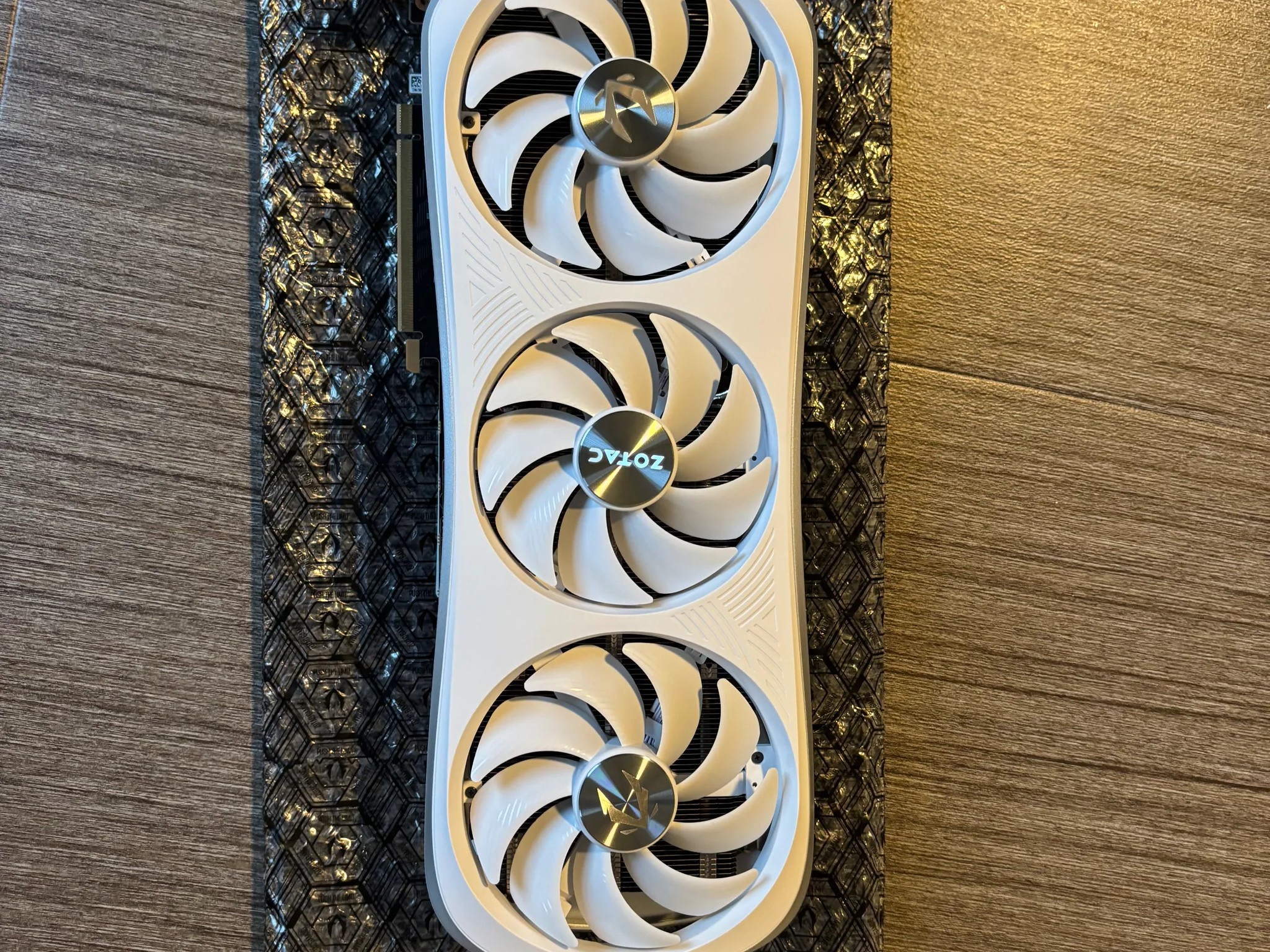 ZOTAC GAMING GeForce RTX 4090 Trinity OC White Edition