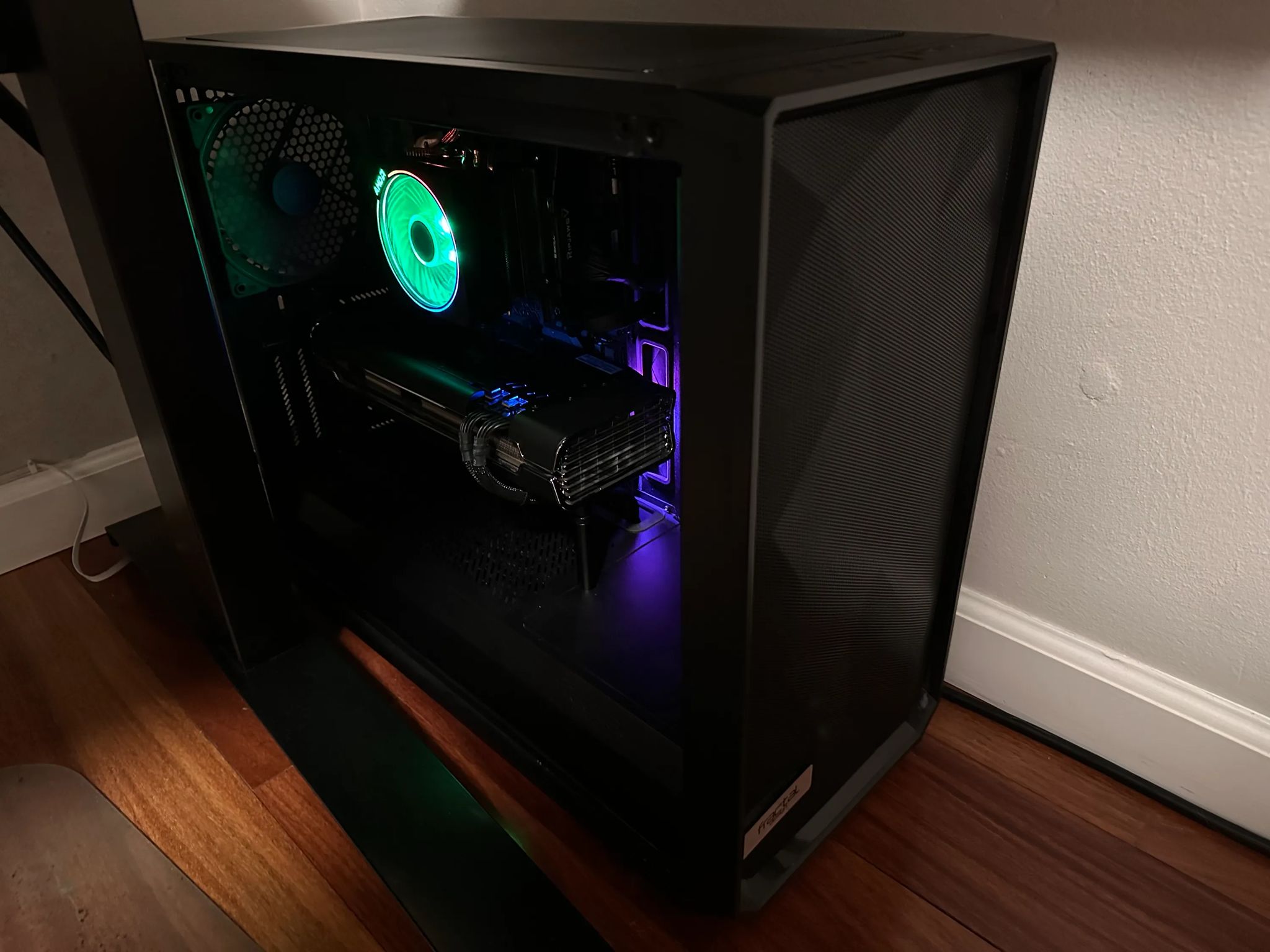 Ryzen 3700X 16GB DDR4 Radeon XFX RX 5700 XT