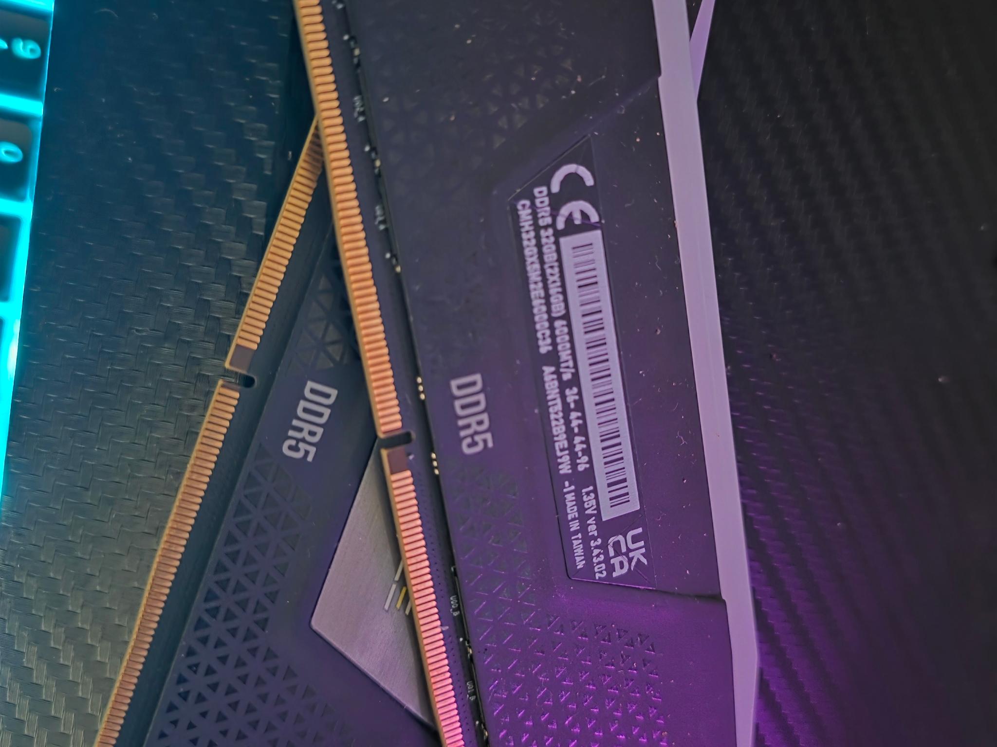 CORSAIR VENGEANCE RGB DDR5 RAM 32GB