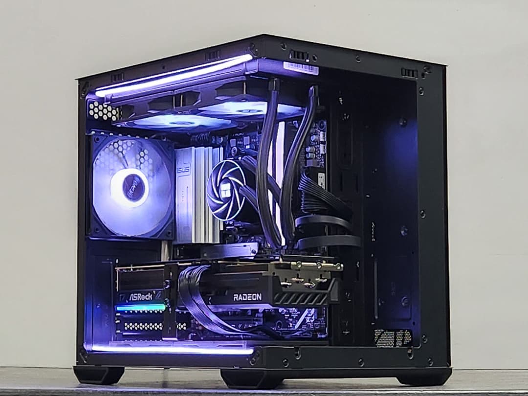 RX 9070 XT | Ryzen 7 7800X3D | Custom Liquid Cooled Gaming PC | 2TB SSD | 32GB DDR5 | Win 11 Pro