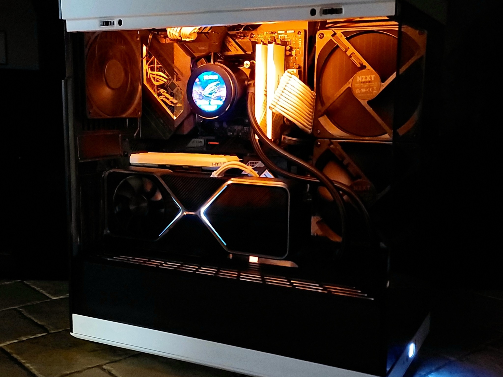 Black & Hyte--12900K, RTX 3080TI FE, 32 GB DDR5 6400, 2TB Samsng 980 PRO, Kraken 280mm, RM 1000x