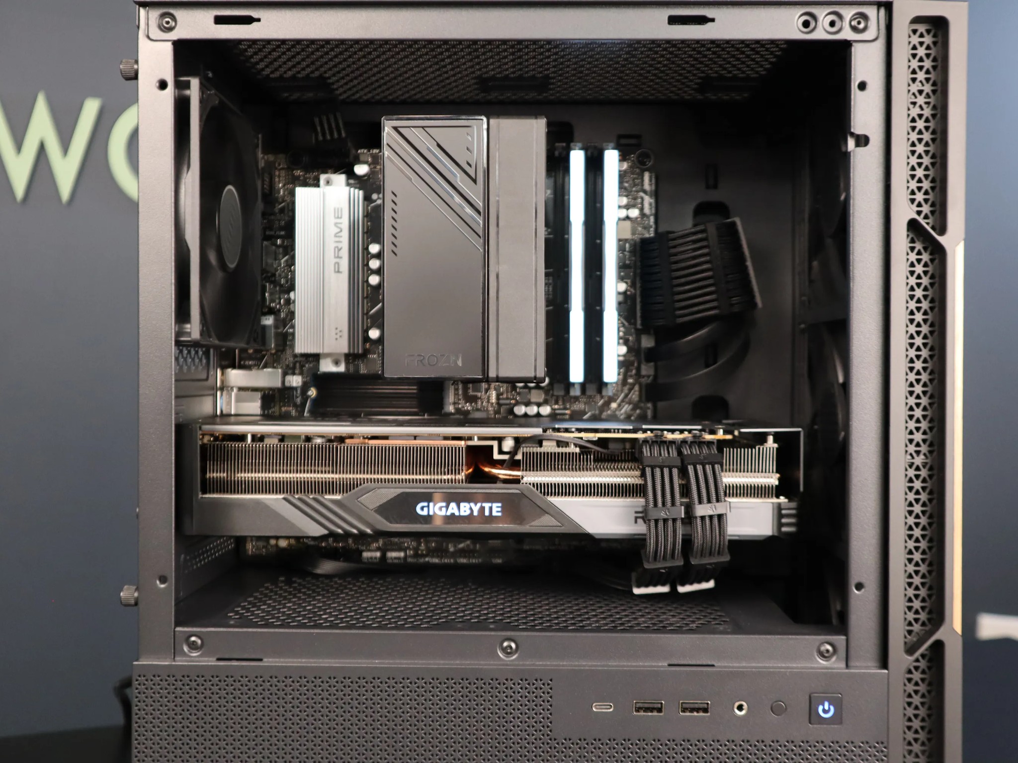 New Gaming PC | Ryzen 5 9600X | RX 7700XT | 32GB RAM | 1TB | WiFi | All Brand New
