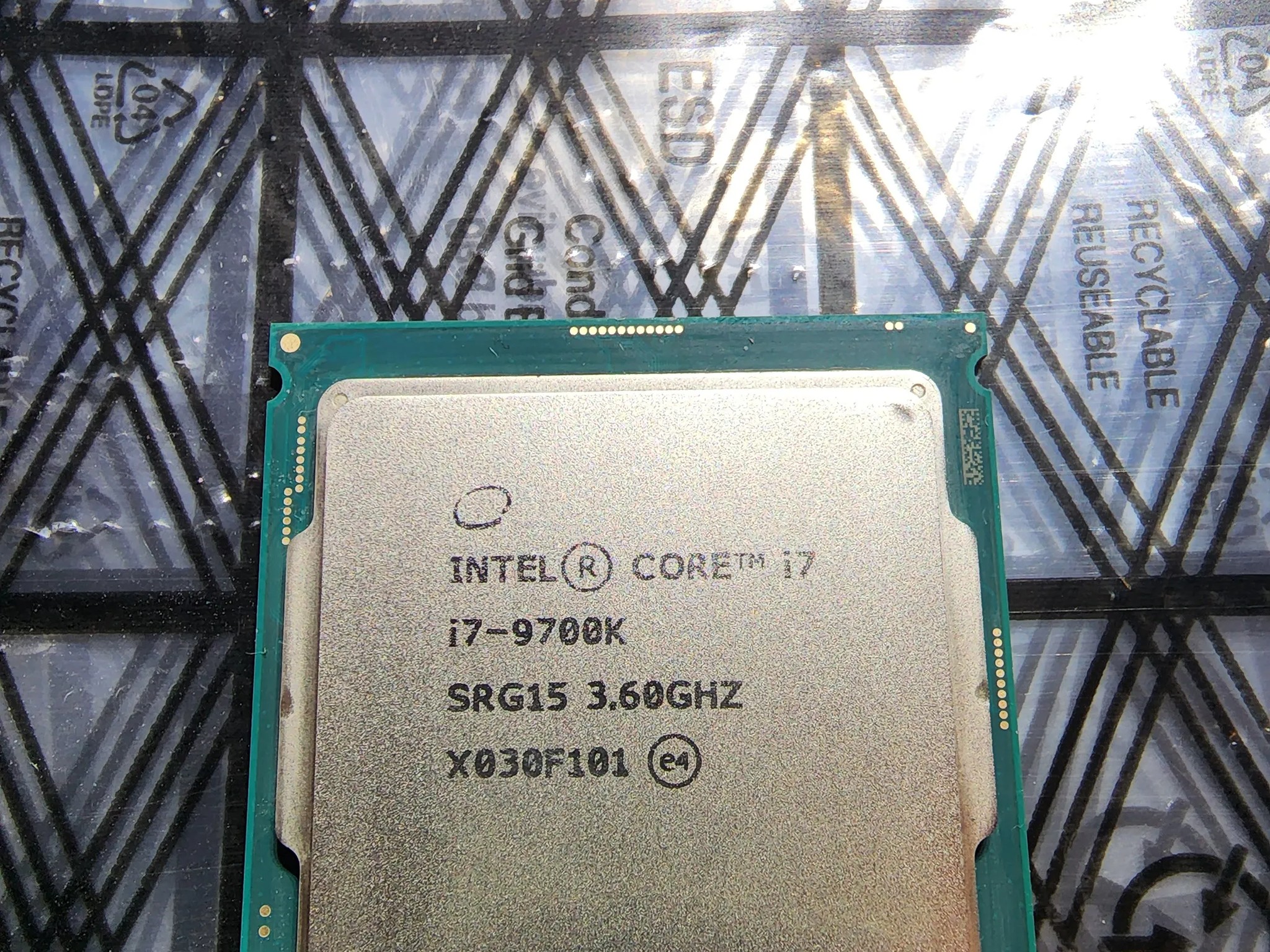 Intel Core i7-9700K Processor 3.60GHz Boosts up to 4.90GHz 8-Cores LGA 1151