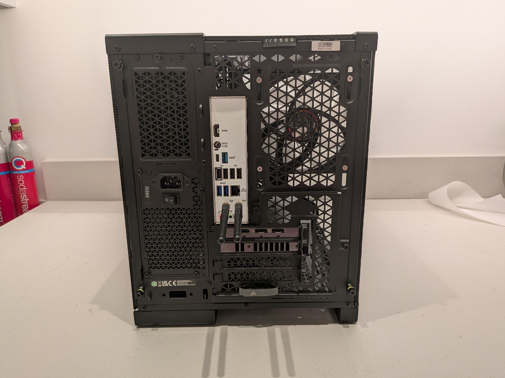 1440p Cube Rex - RX 9060 XT 16GB, Ryzen 5 7600, 32 GB DDR5, 2 TB Gen 4, RGB