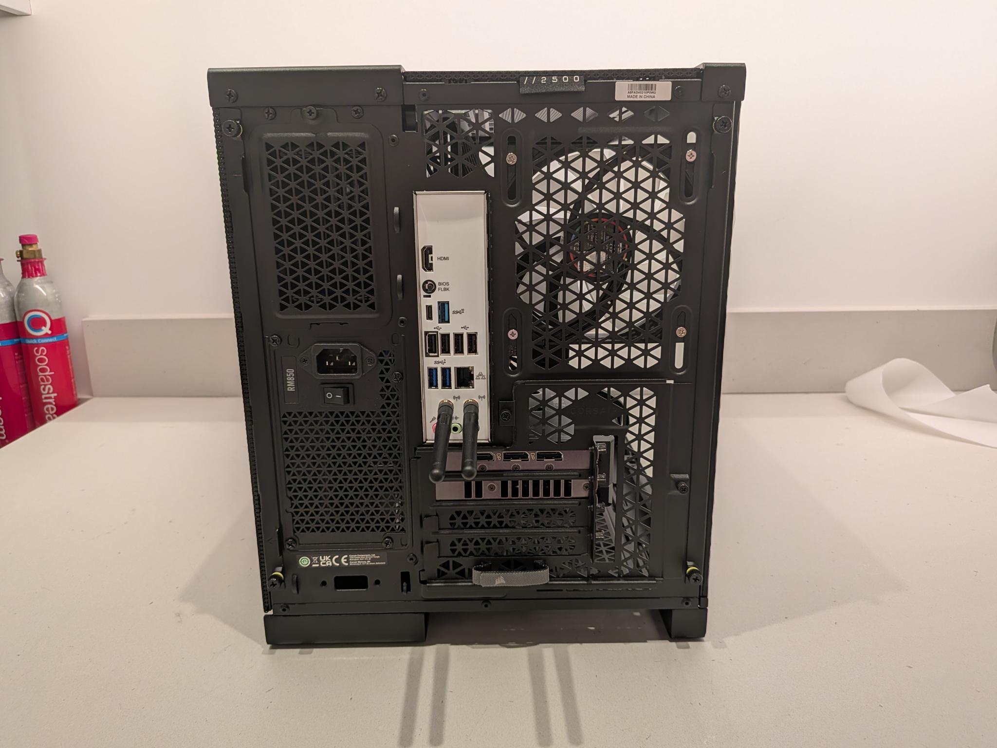 1440p Cube Rex - RX 9060 XT 16GB, Ryzen 5 7600, 32 GB DDR5, 2 TB Gen 4, RGB