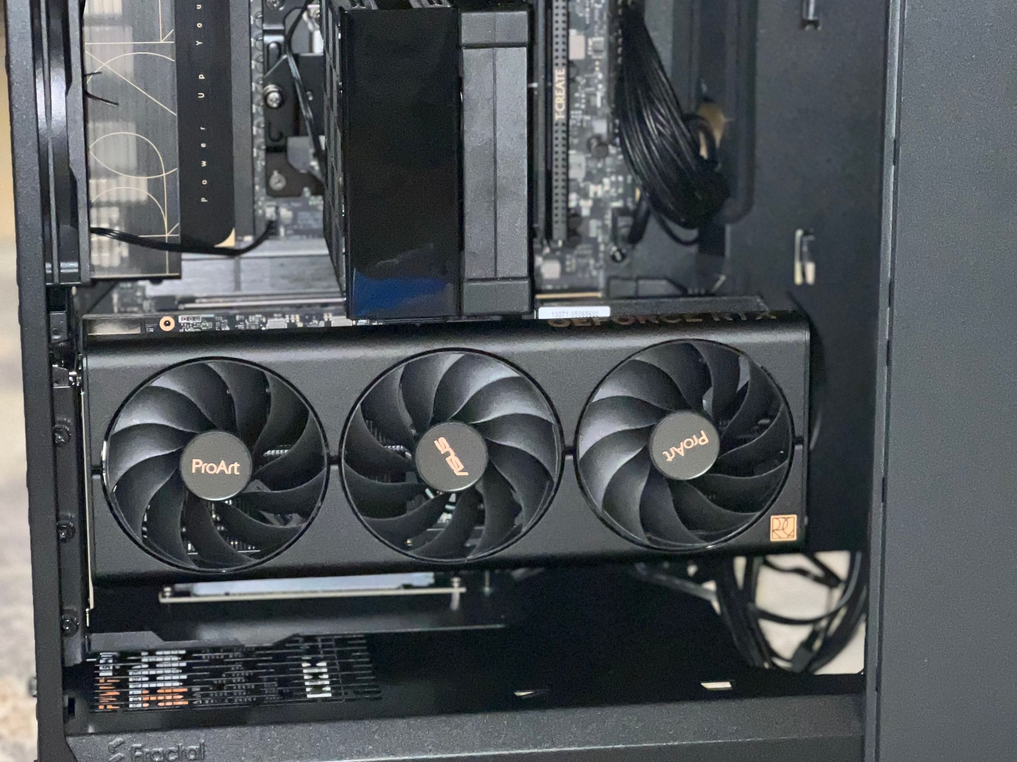 Asus ProArt GeForce RTX 4070 SUPER