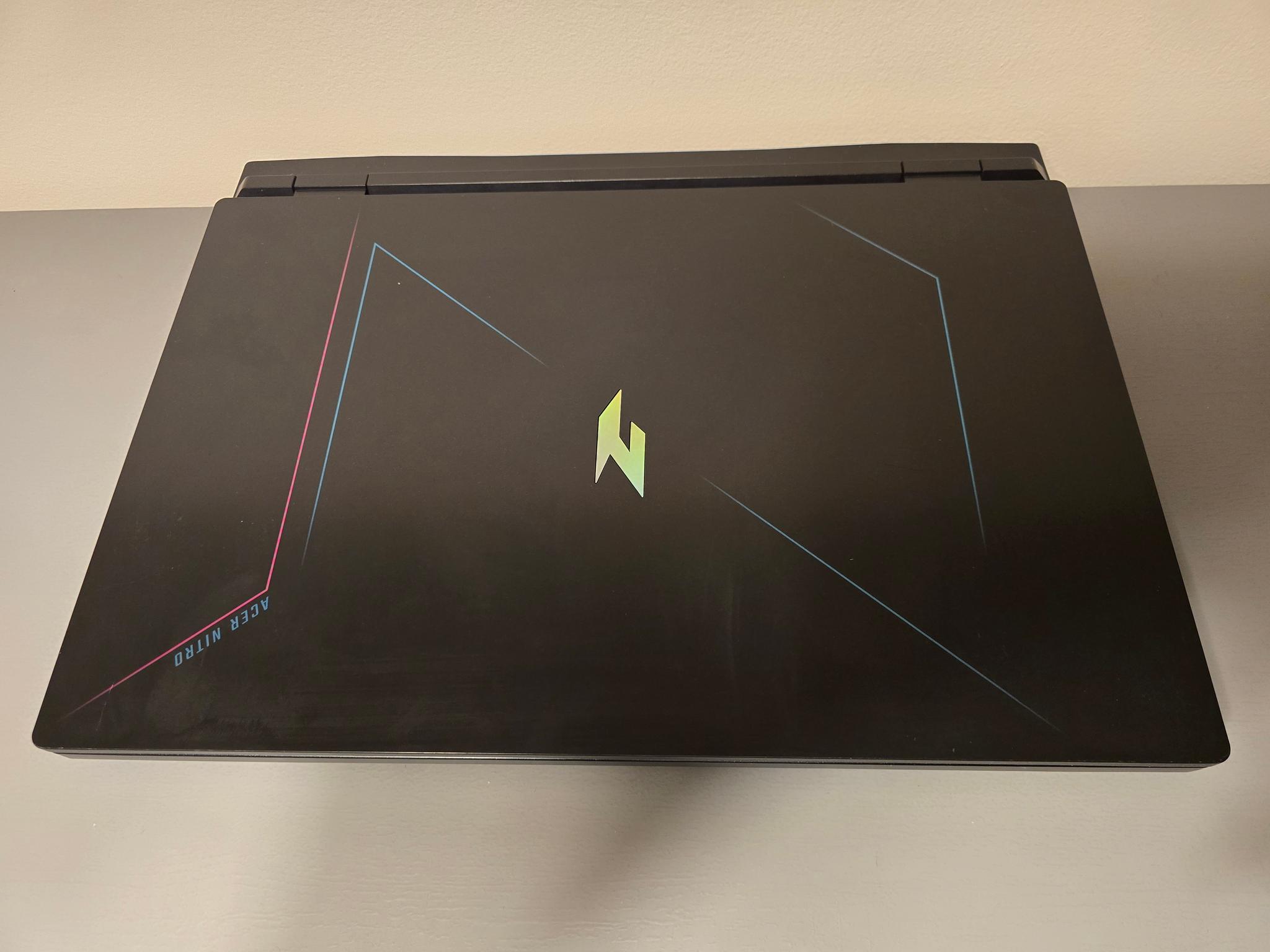 Share Acer Nitro 17 Ryzen 9 7940hs 32GB 1TB SSD RTX 4070 QHD 165hz - Excellent