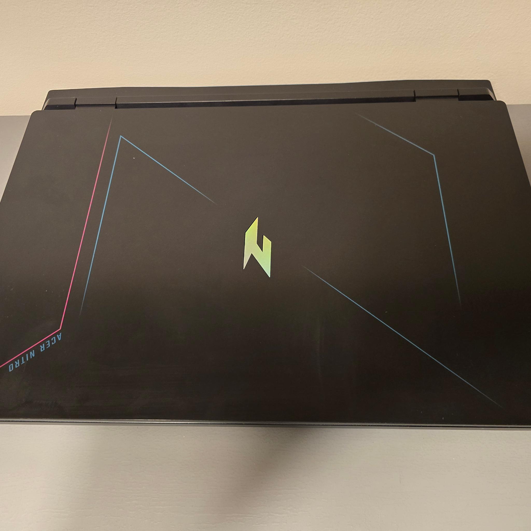 Share Acer Nitro 17 Ryzen 9 7940hs 32GB 1TB SSD RTX 4070 QHD 165hz - Excellent