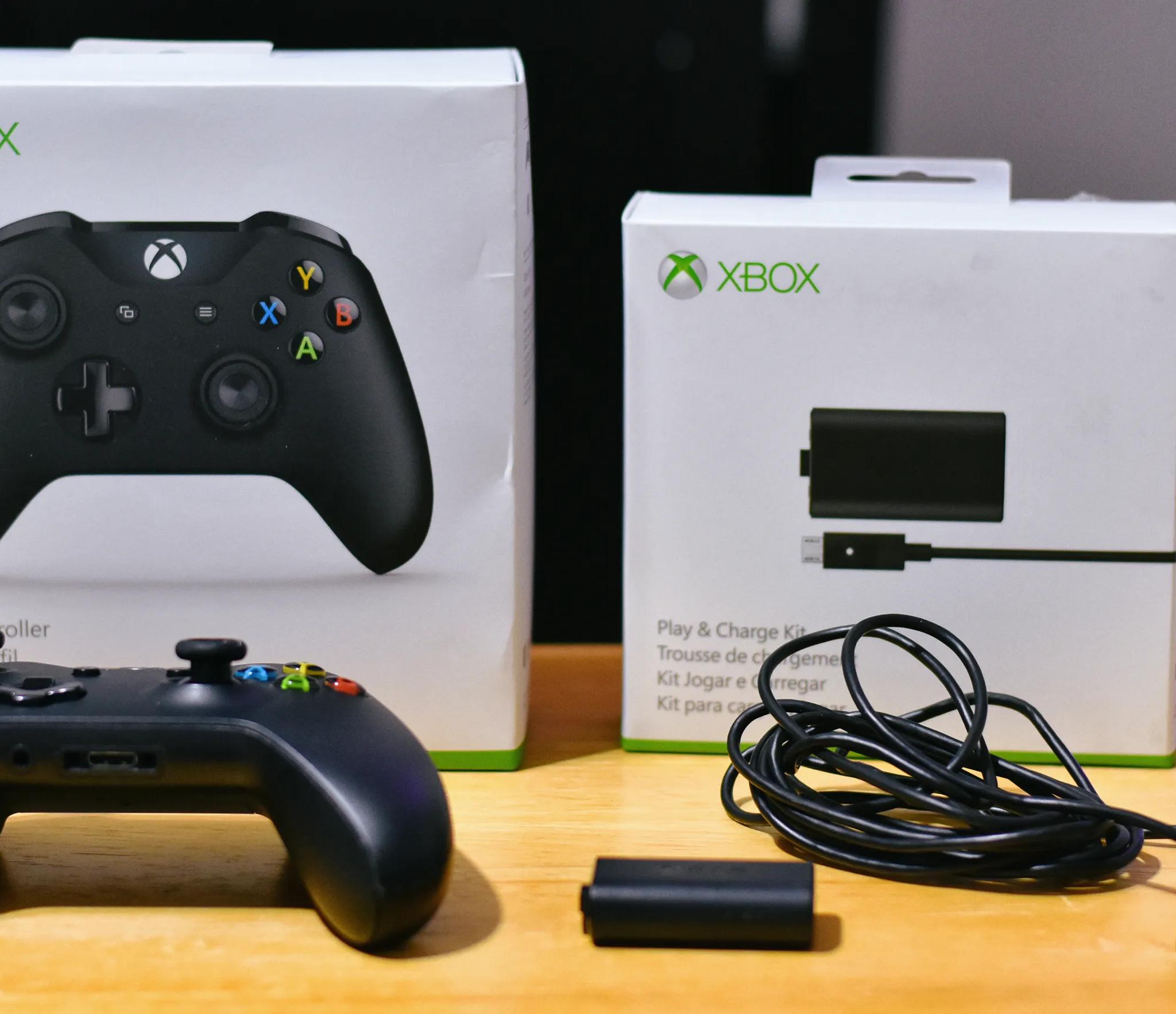 Xbox One Wireless Controller (Model 1708) Comes with Play and Charge Kit (previous model) - Black