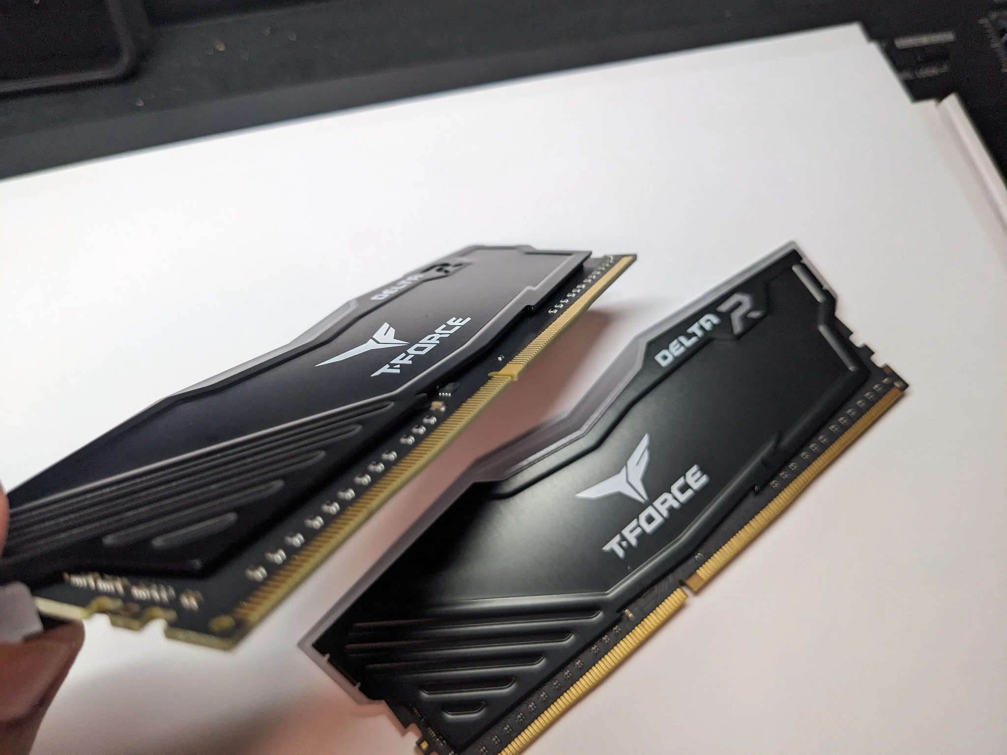 BUNDLE! MSI B660 Tomahawk Wifi DDR4 | RGB DDR4 Ram kit 2x16gb 3200mhz CL16