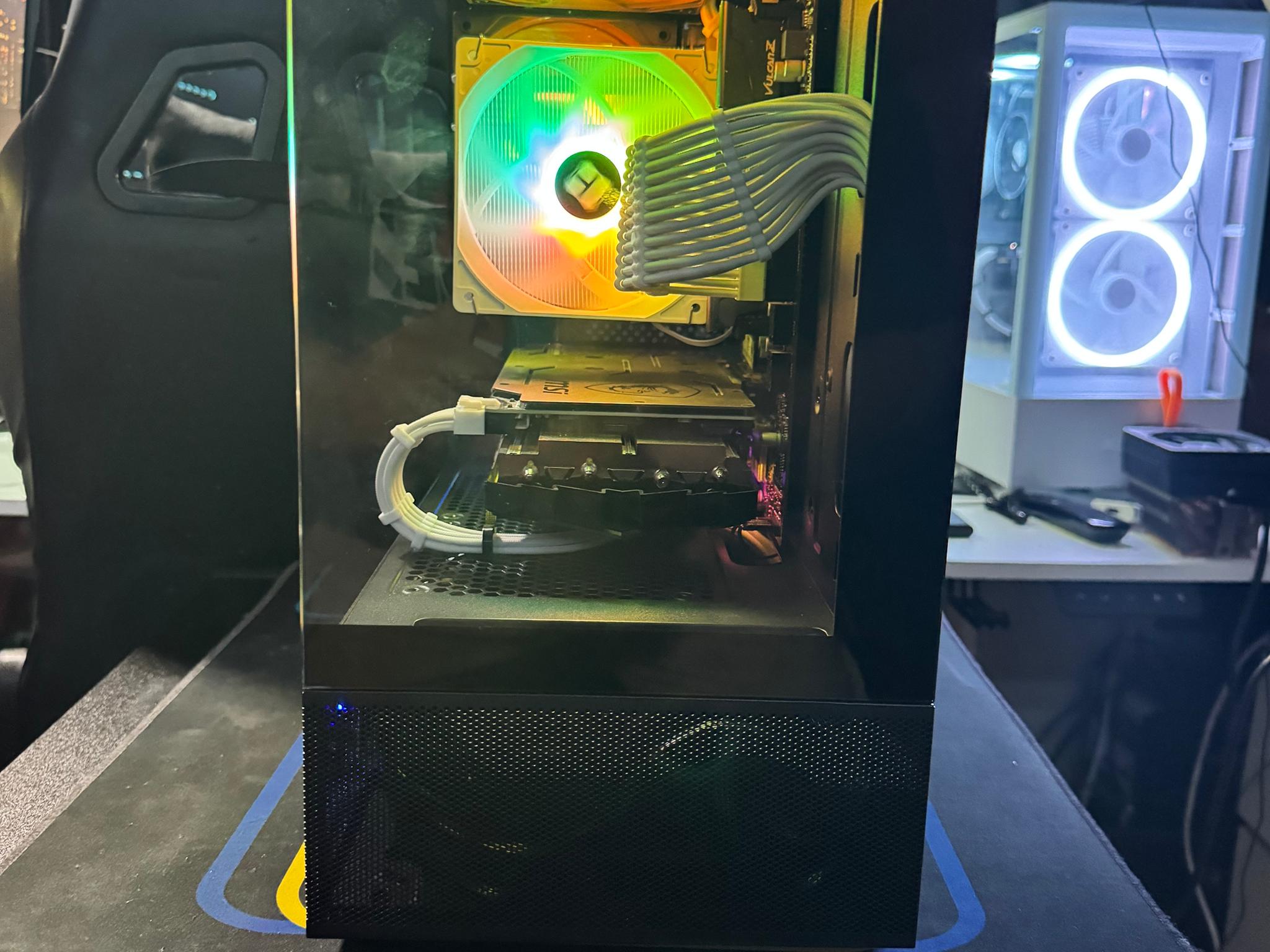 RTX Black N’ White Gaming PC / Ryzen 7 / RTX 2060