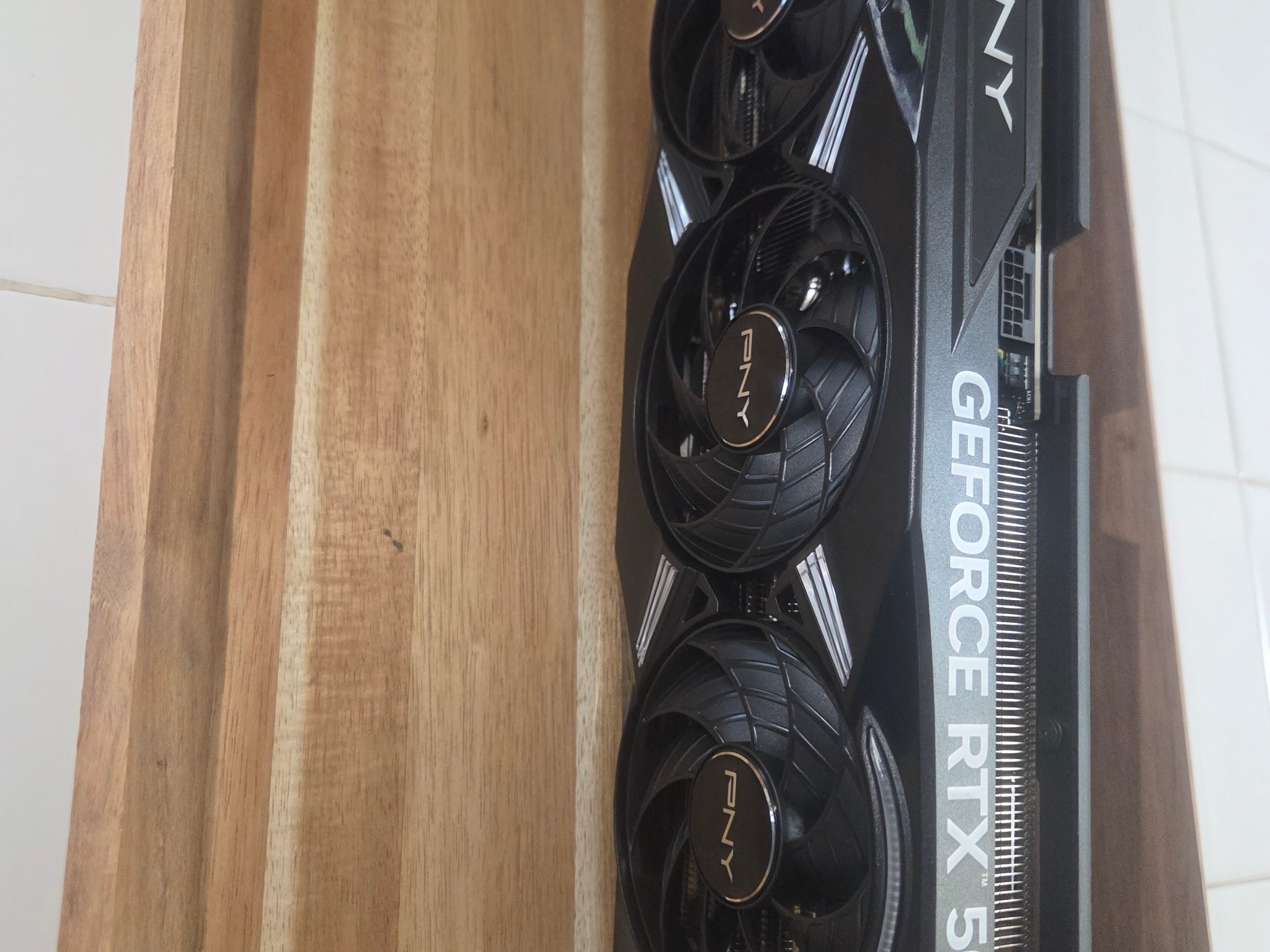 PNY GeForce RTX 5070 ARGB EPIC-X RGB OC Triple Fan