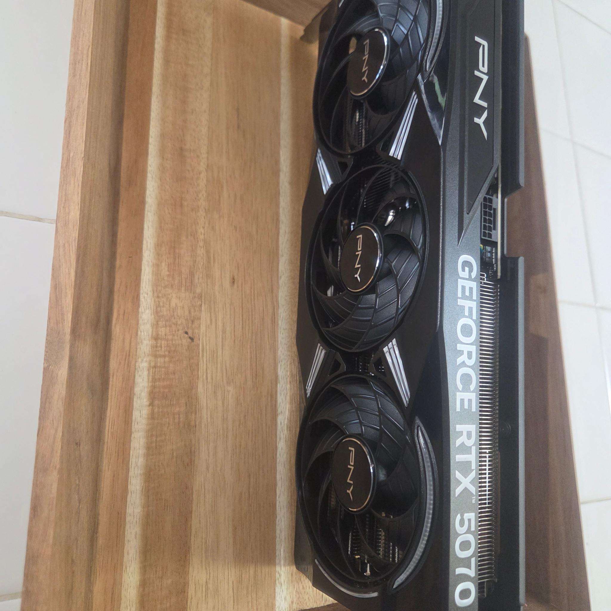 PNY GeForce RTX 5070 ARGB EPIC-X RGB OC Triple Fan