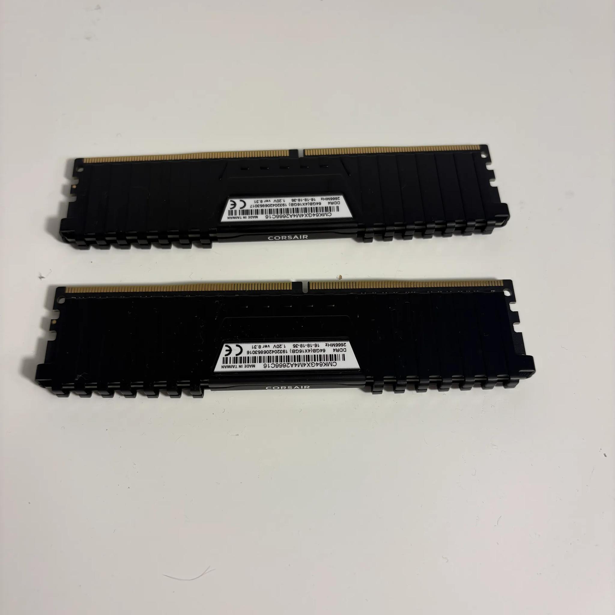 2x16GB Corsair Vengeance DDR4 Memory