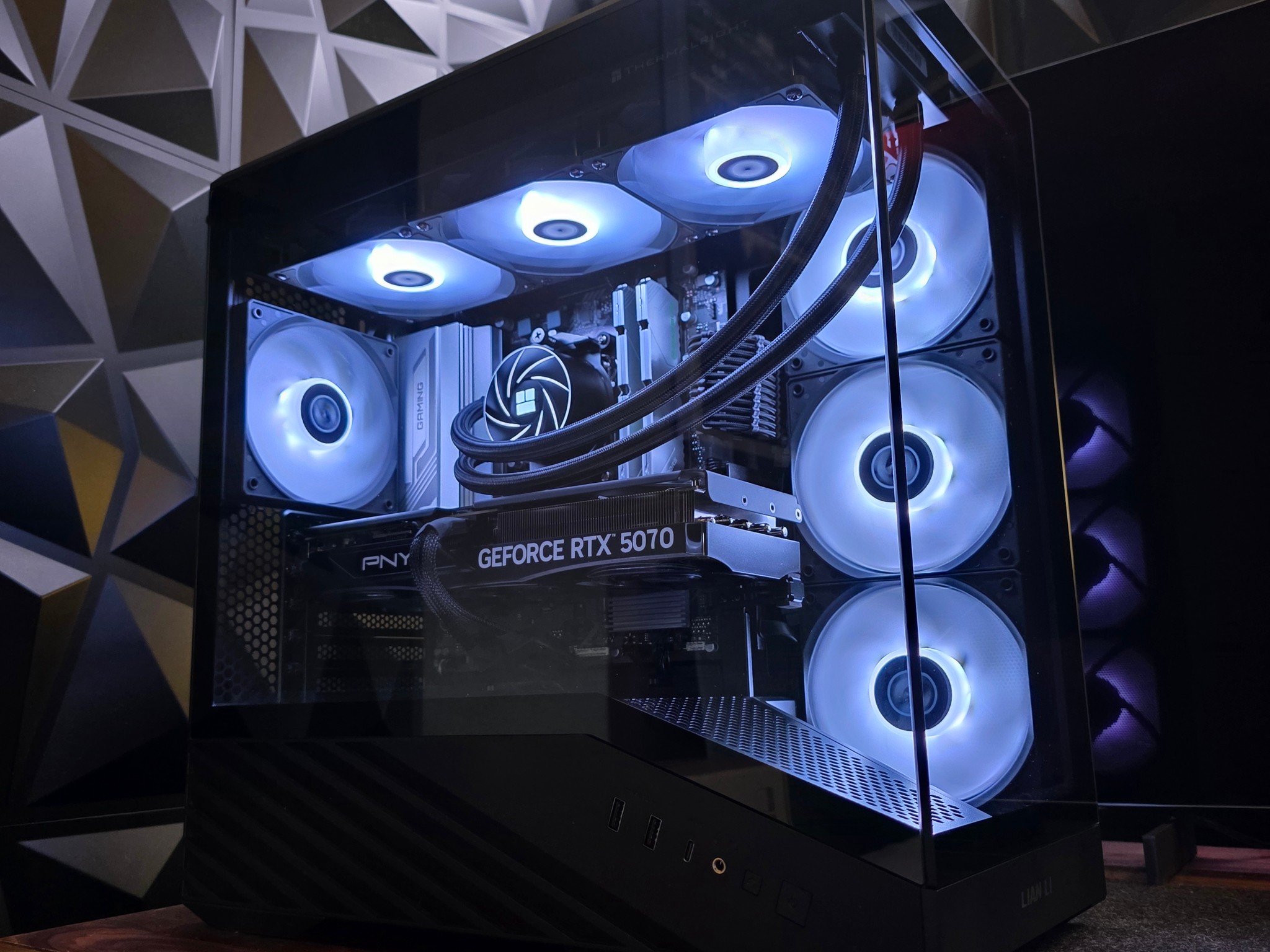 RTX 5070 + RYZEN 5 7600 DDR5 PC