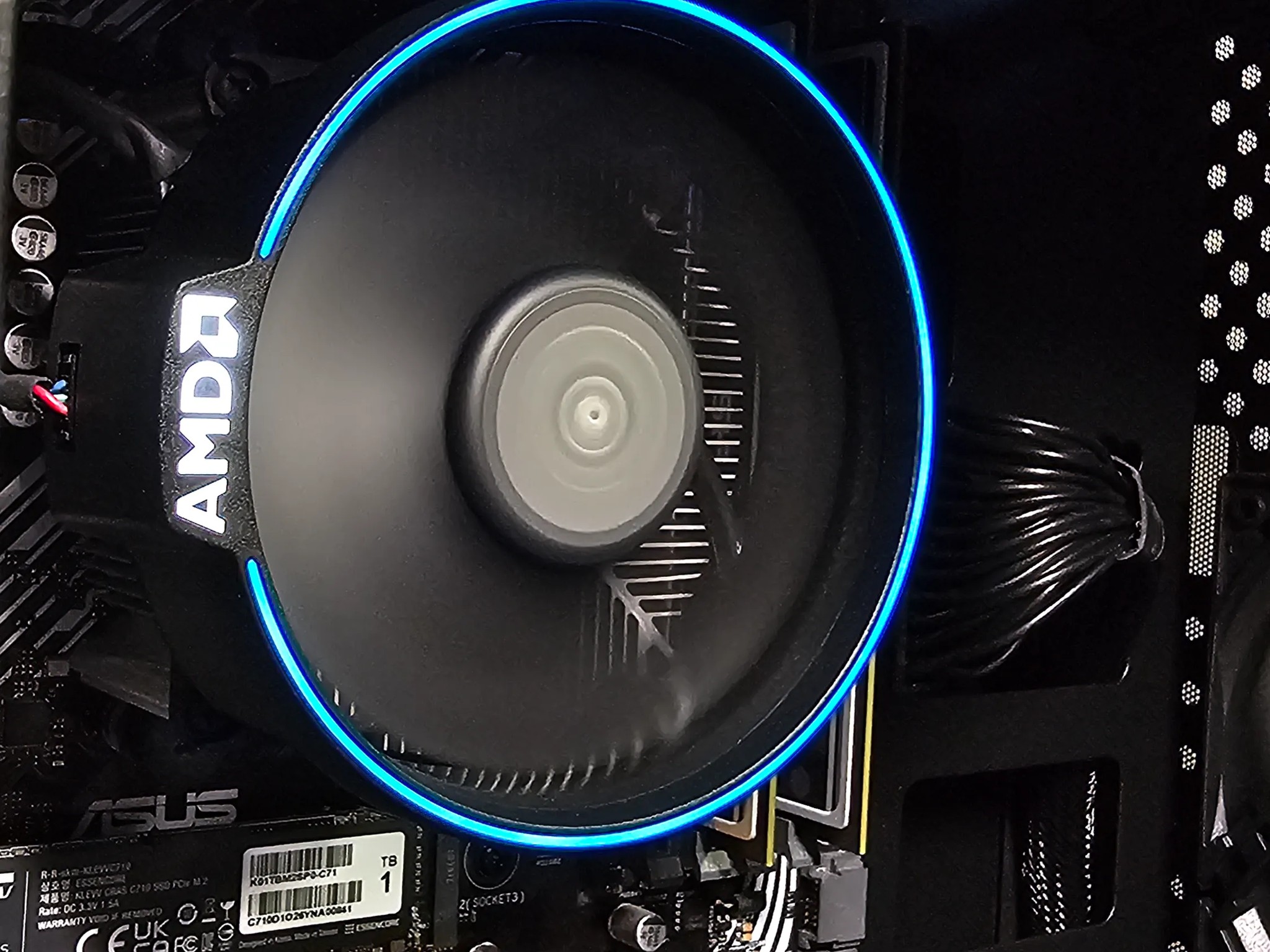 SPIRE / RTX 4060 / Ryzen 7 2700 / 16GB DDR4 / 1TB SSD