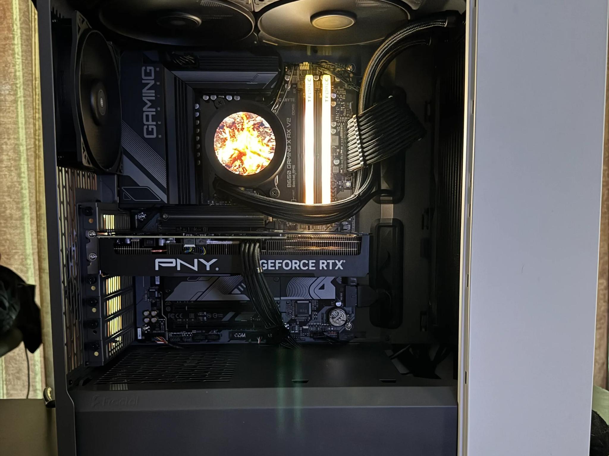 4070 + RYZEN 7 7700 +32GB  (FIRE WOOD🔥)
